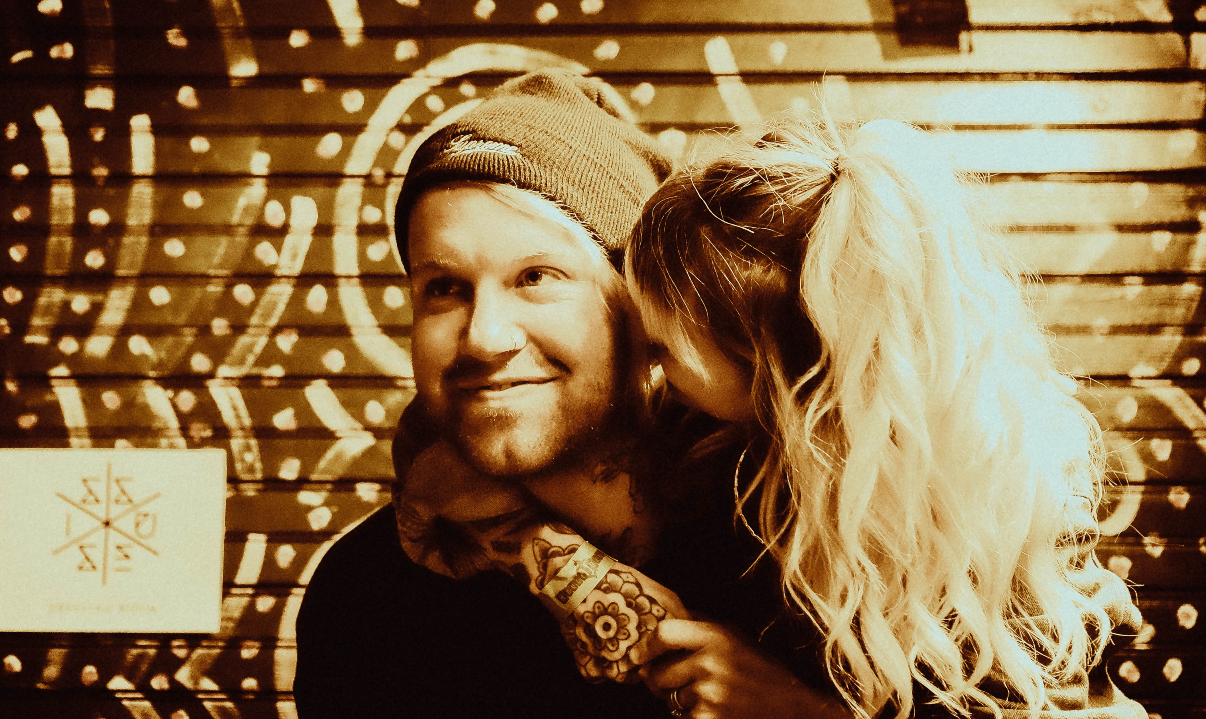 musicians, casual clothing, indoors, passionate, hair, tattoos, one person, women, lake buena vista, fronz, passion, famous, couple, young women, goals, HD Wallpaper
