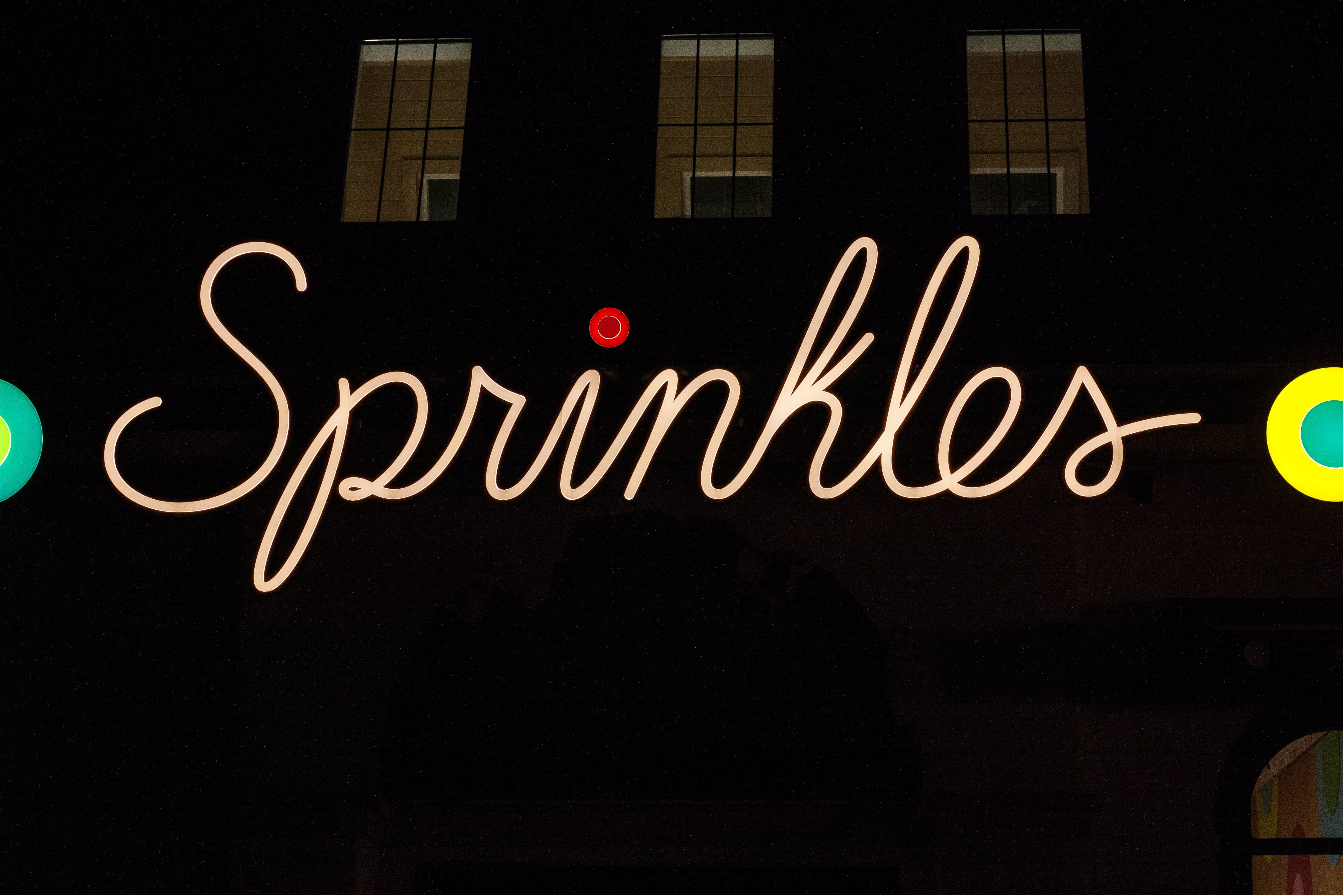 architecture, communication, lake buena vista, store, black background, message, cupcakes, western script, single word, sprinkles, building exterior, love, HD Wallpaper