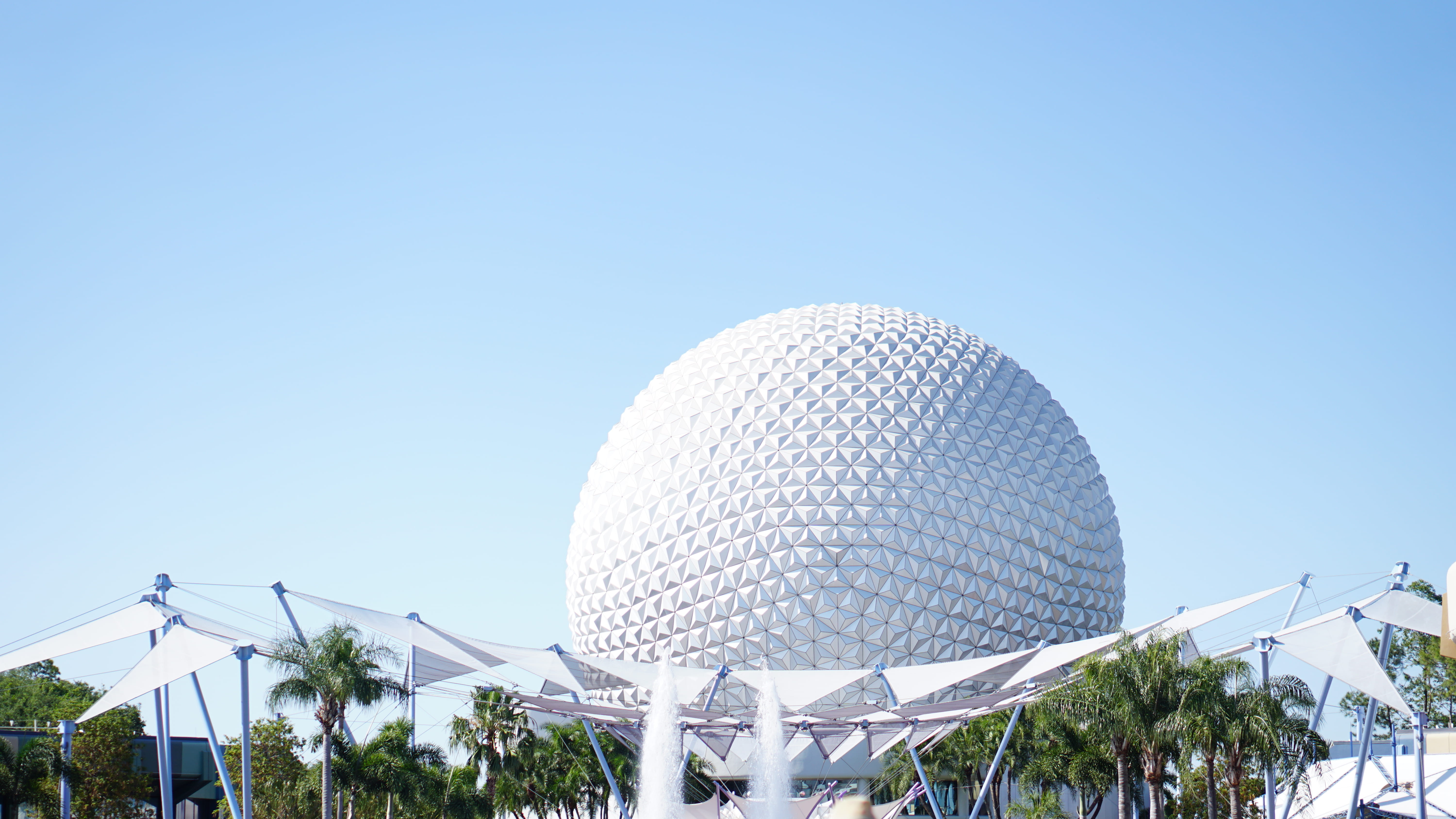 epcot, sunny, copy space, world, low angle view, travel destinations, arts culture and entertainment, day, building exterior, theme park, palm tree, amusement, HD Wallpaper