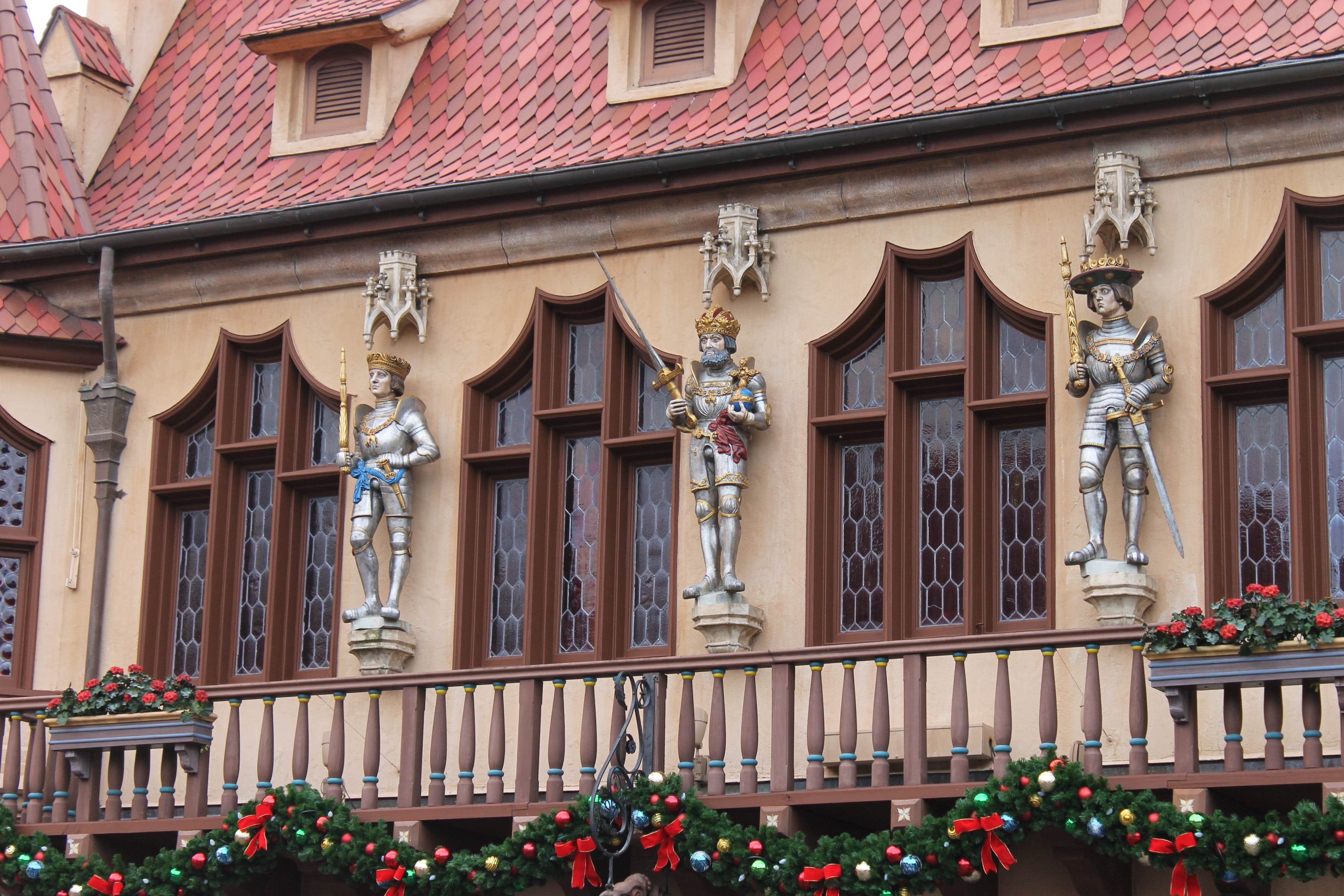 window, building exterior, 4K, Statue, building, community, architecture, tree, epcot center, flower pot, nature, decoration, christmas, potted plant, HD Wallpaper