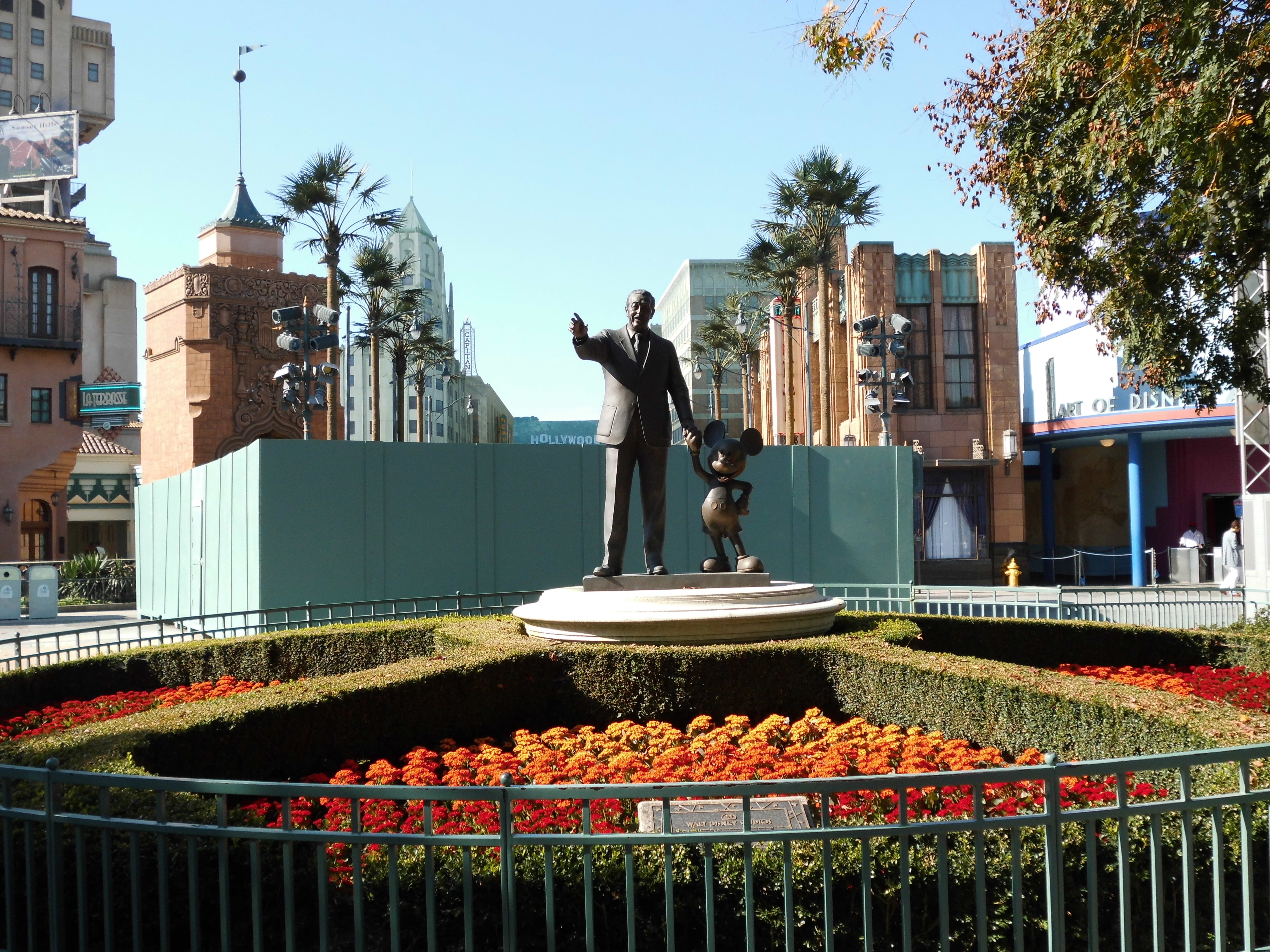 human representation, art and craft, built structure, sunlight, day, disneyland, art, city, building exterior, monument, plant, sculpture, sky, outdoors, HD Wallpaper