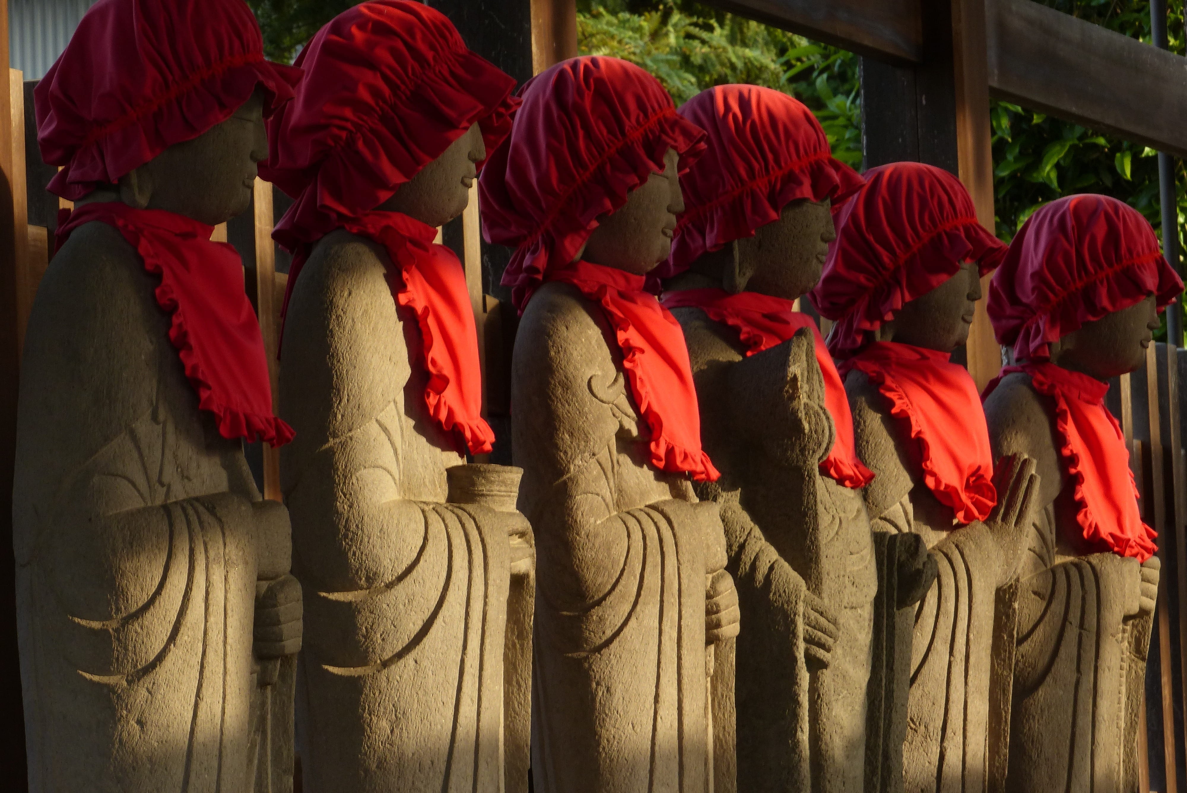 japan, 4K, outdoors, rear view, travel, real people, creativity, group of people, clothing, group, belief, in a row, Temple, buddhism, people, Evening, HD Wallpaper