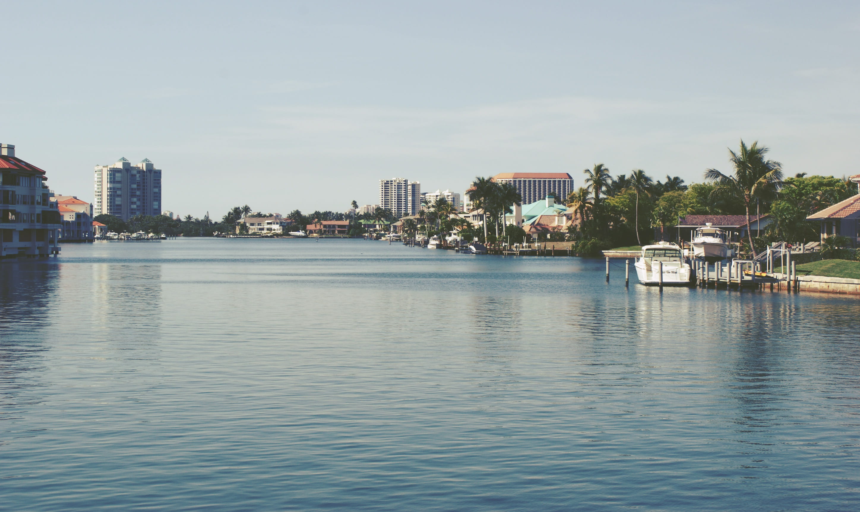 boats, swimming pool, tree, nautical vessel, 2K, vacation, city, naples, florida, yacht, built structure, waterfront, nature, architecture, no people, HD Wallpaper