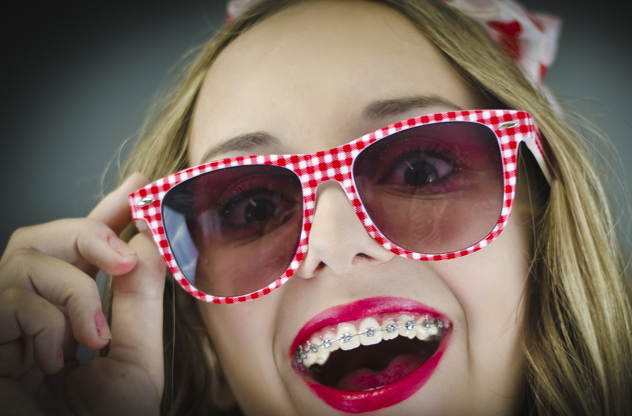 face, girl, teeth, glasses, smile, braces, mood, lipstick, 1080P, style, hand, HD Wallpaper