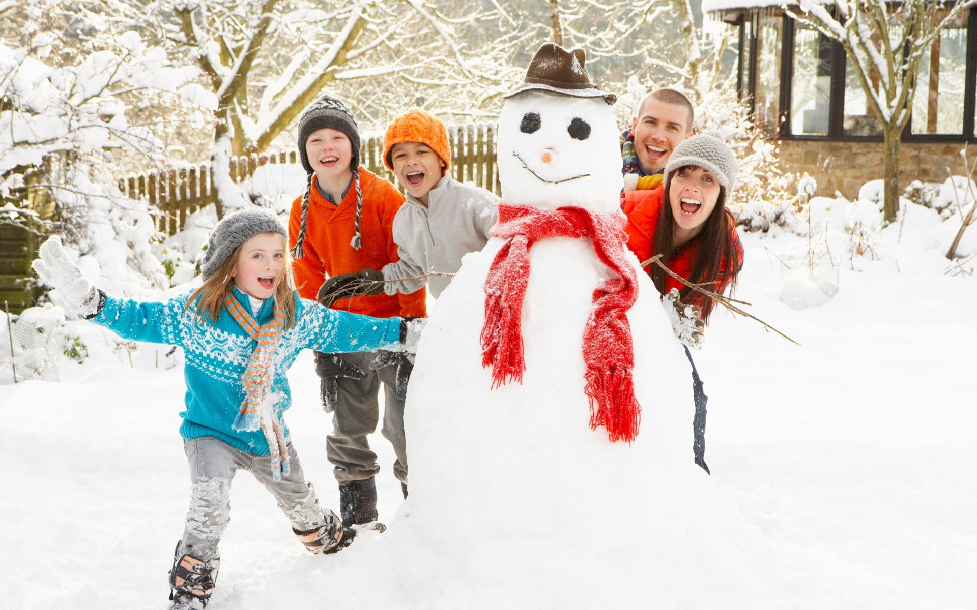 leisure Activity, day, 1080P, warm Clothing, adult, females, tree, laughing, clothing, activity, s, christmas, vacations, snowman, playful, snowing, mother, HD Wallpaper