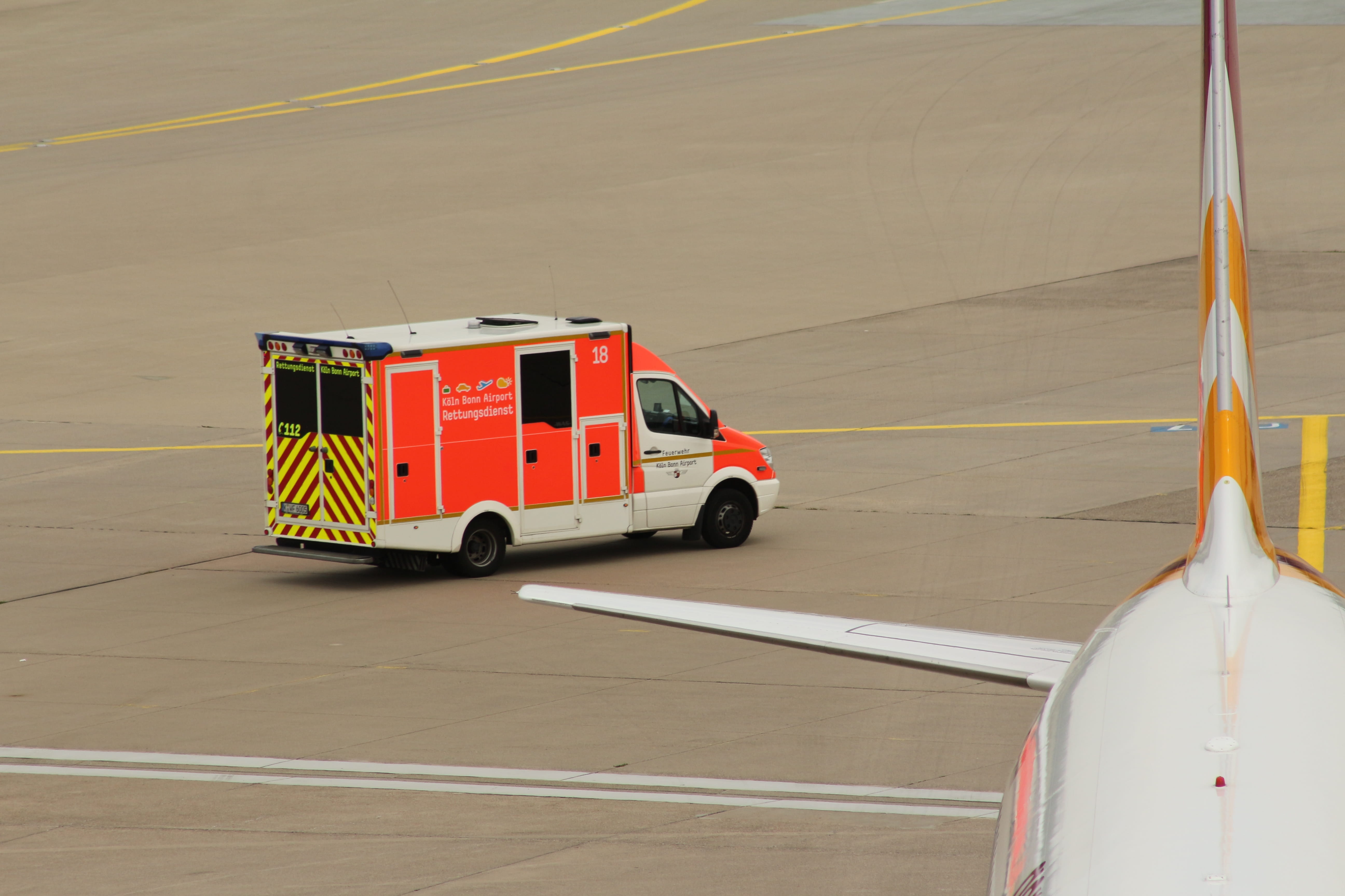 truck, photo, video, movie set, mode of transportation, accidents and disasters, look, motor vehicle, director, airplane, occupation, instruction, transportation, HD Wallpaper