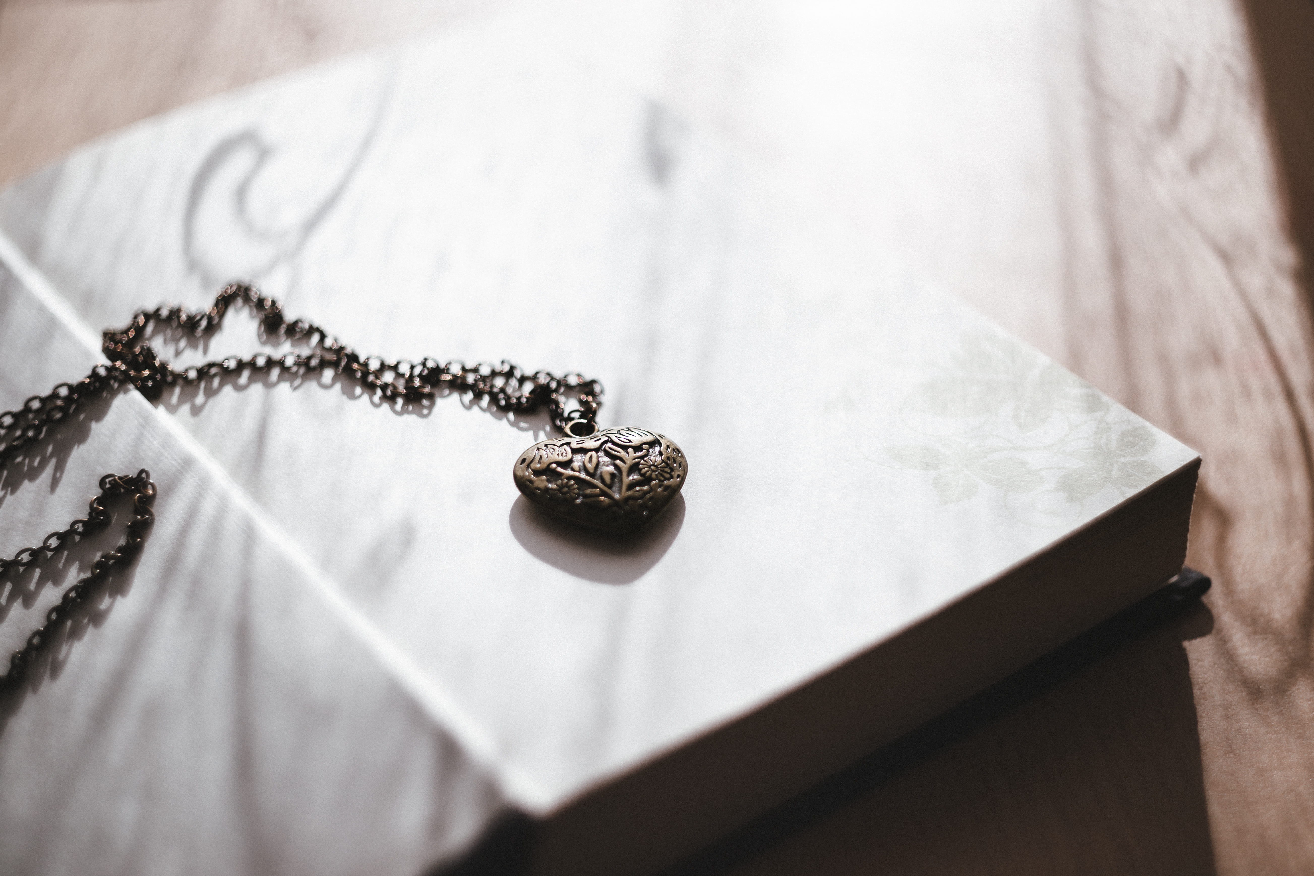 necklace, texture, wood, nature, fashion, close, luxury, close-up, antique, table, ornament, religion, shape, wooden, blur, no people, sepia, wealth, indoors, HD Wallpaper