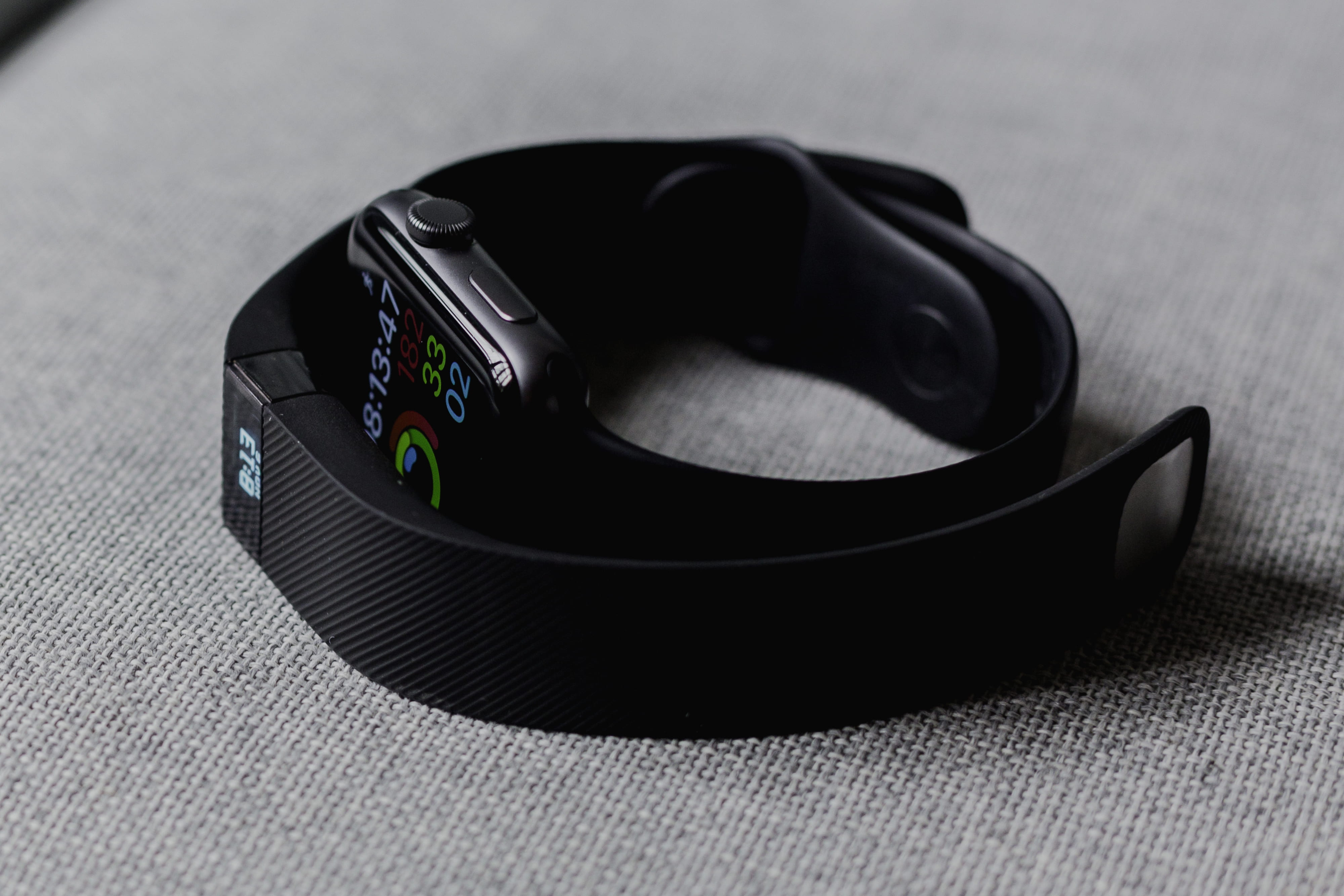selective focus, single object, shadow, black color, man made, close-up, music, equipment, flex, band, obsolete, aluminum, indoors, charge, sport, black, HD Wallpaper
