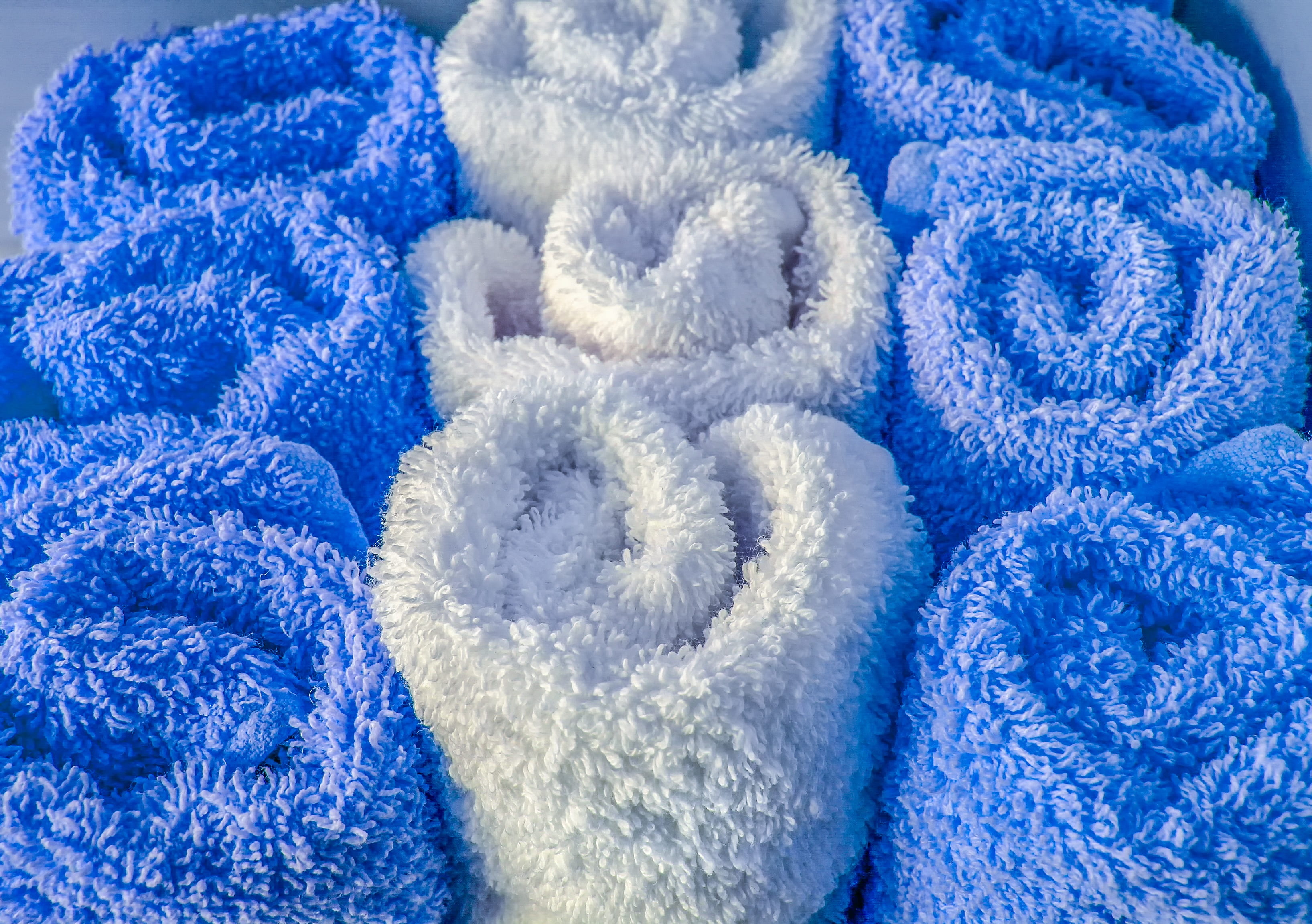 art and craft, garment, lot, warm clothing, toilet, bathroom, clean, high angle view, beauty, towel, 2K, craft, wash, pattern, blue, soft, wool, winter, HD Wallpaper