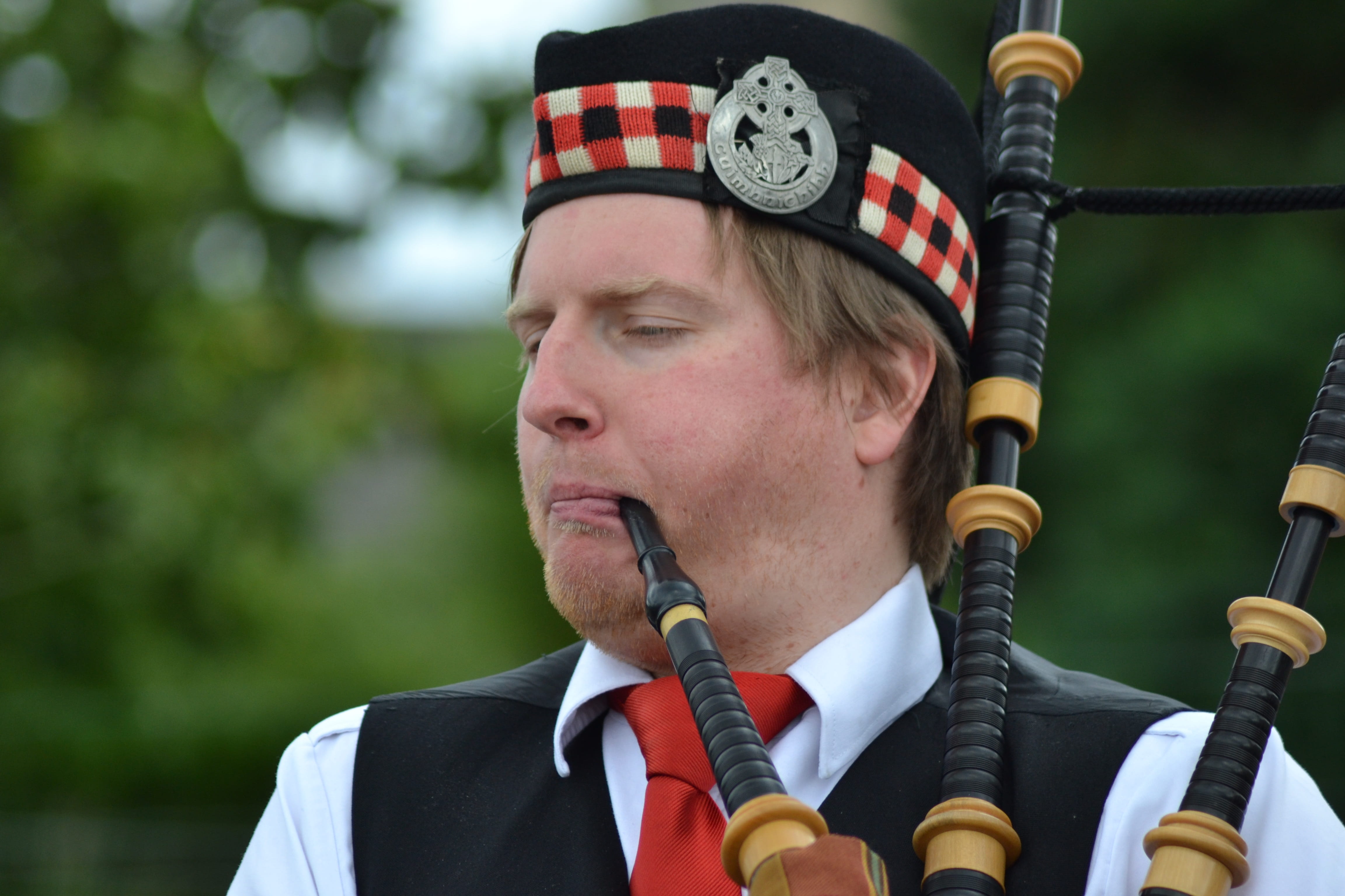 music, scot, piper, men, uniform, scottish, real people, adult, males, well-dressed, leisure activity, focus on foreground, holding, looking, lifestyles, HD Wallpaper