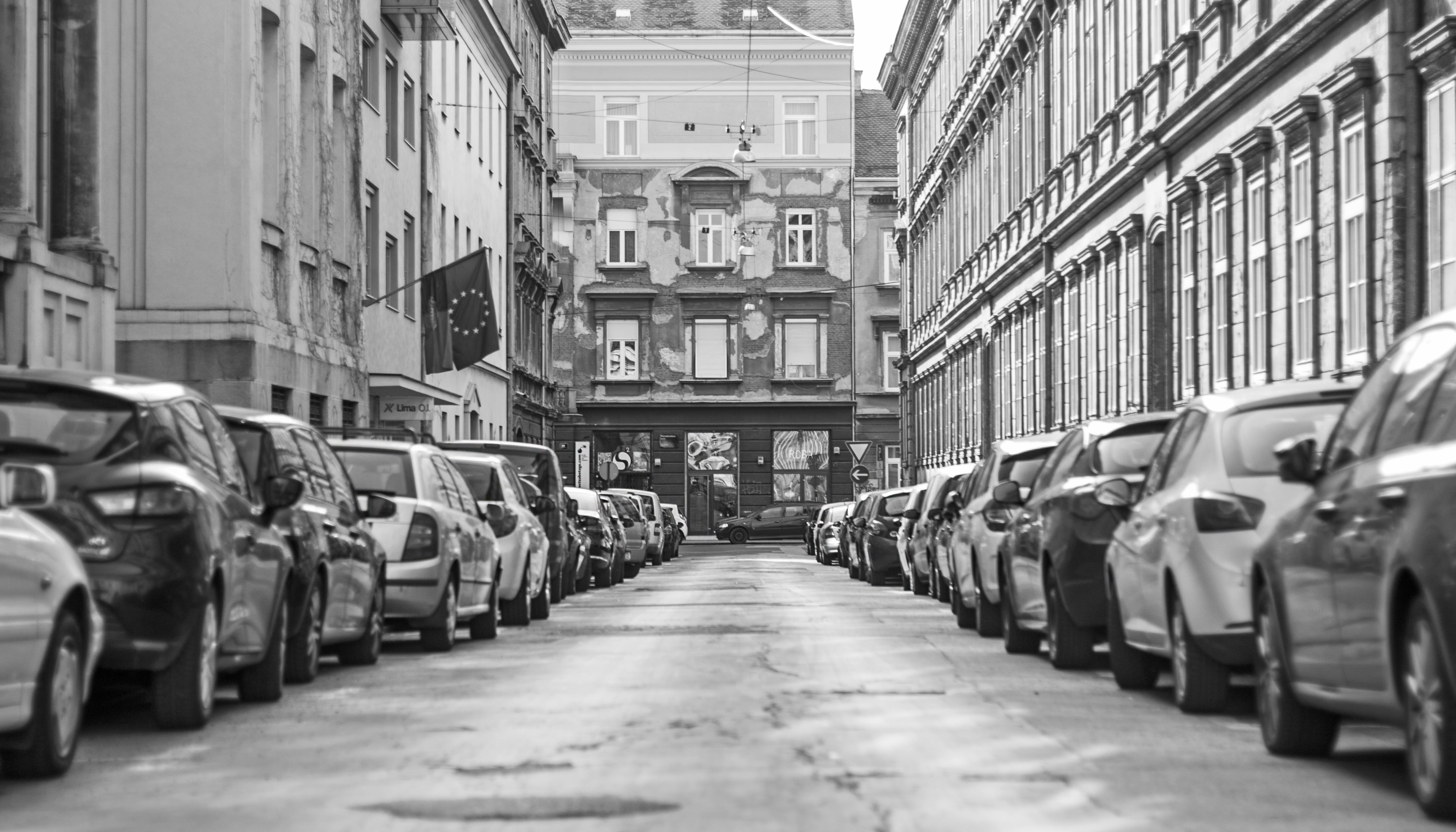 vehicle, large group of objects, traffic, parked, motor vehicle, city, cityscape, built structure, building exterior, photography, 4K, building, direction, HD Wallpaper