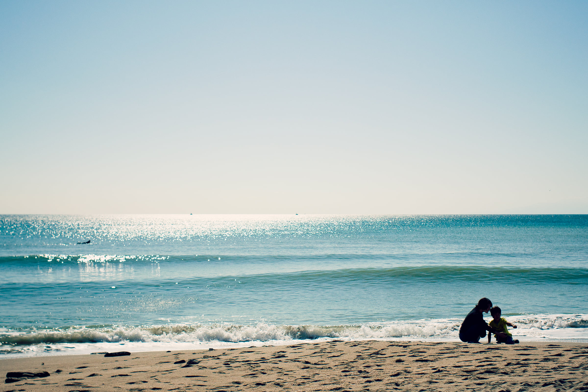 1080P, sea, landscape, blue, outdoors, nature, ocean  sea, daytime, sand, beach, people, seashore, HD Wallpaper