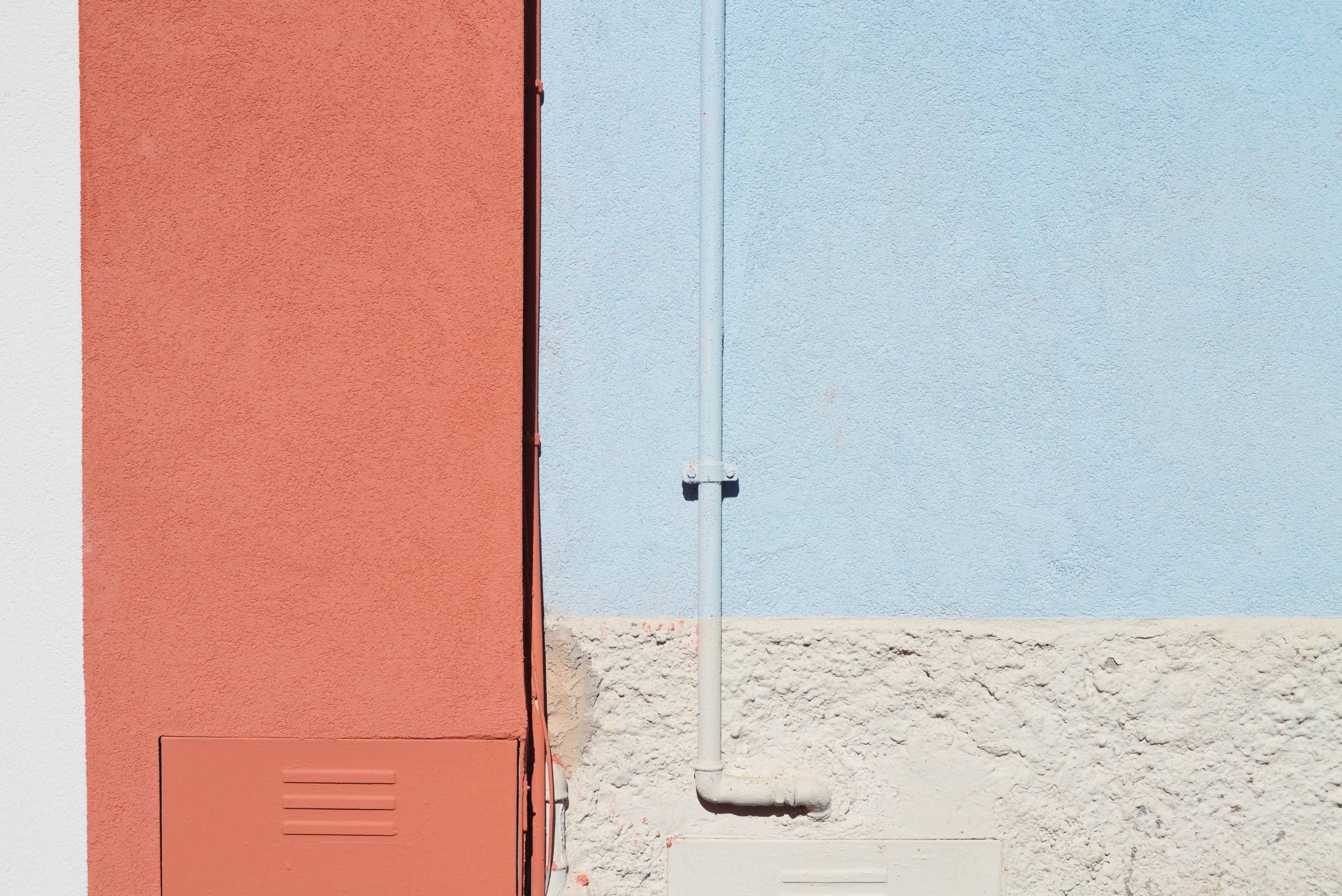 copy space, 4K, light blue, silver colored, concrete, home, metal, architecture, no people, blue, knob, minimal photography, red, door, wall, wall - building feature, HD Wallpaper