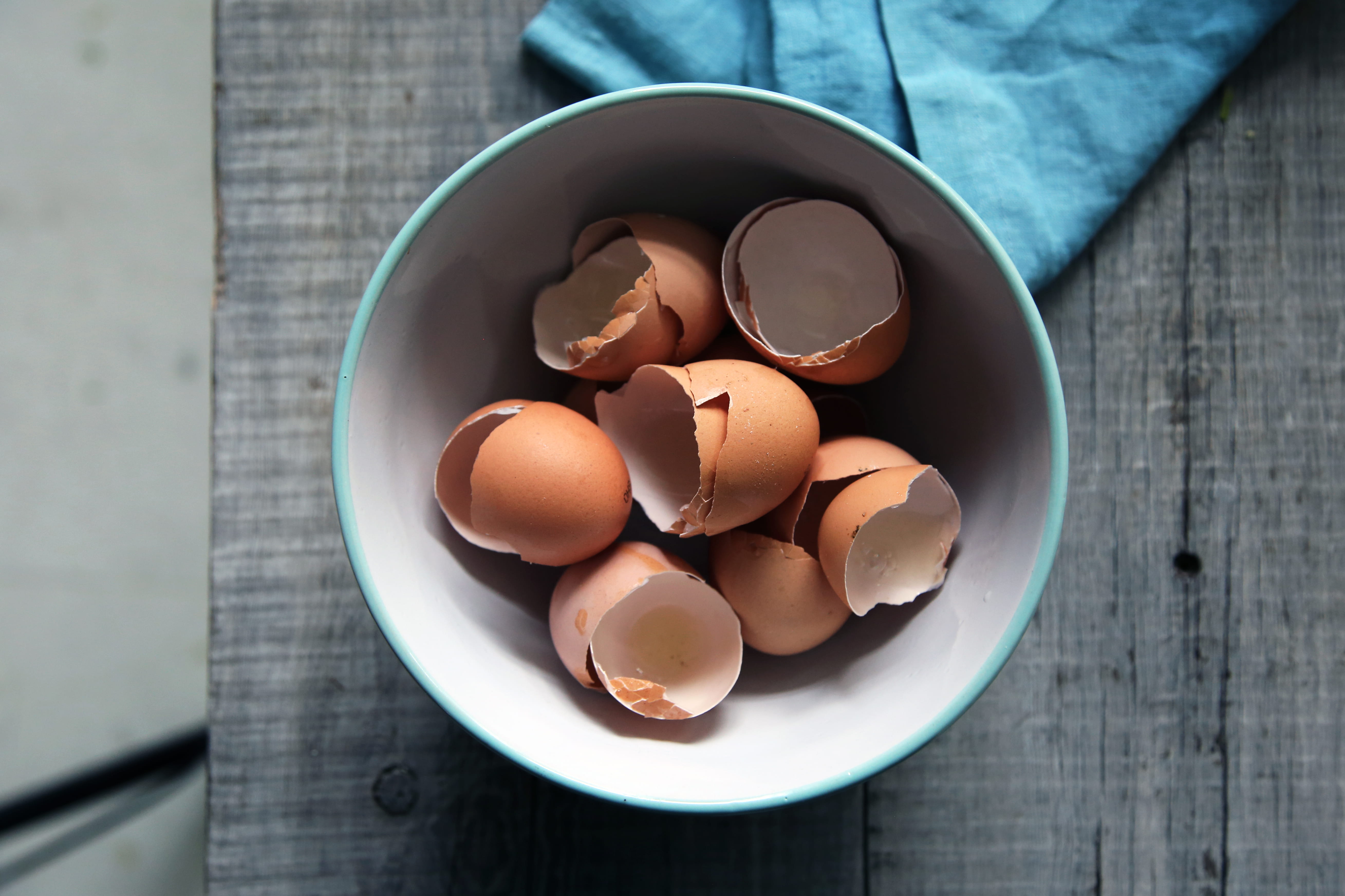placemat, shells, food and drink, wood - material, wooden, broken, directly above, egg shells, blue and white, tea towel, kitchen utensil, ceramic, 5K, HD Wallpaper