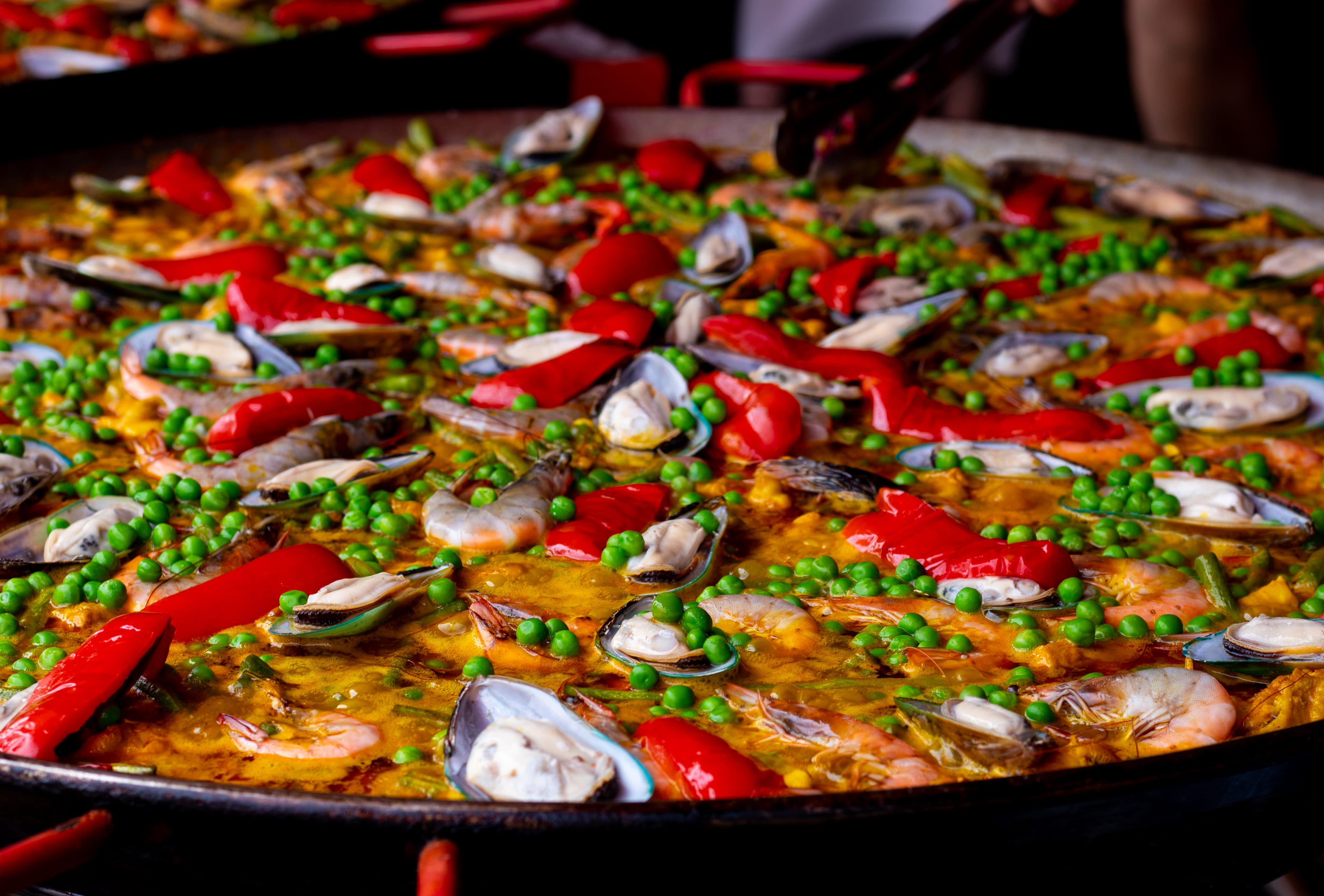 red, 2K, animal, supper, nachos, clam, meal, seashell, sea life, pepper, close-up, food and drink, wellbeing, fruit, buffet, paella, dish, tomato, focus on foreground, HD Wallpaper