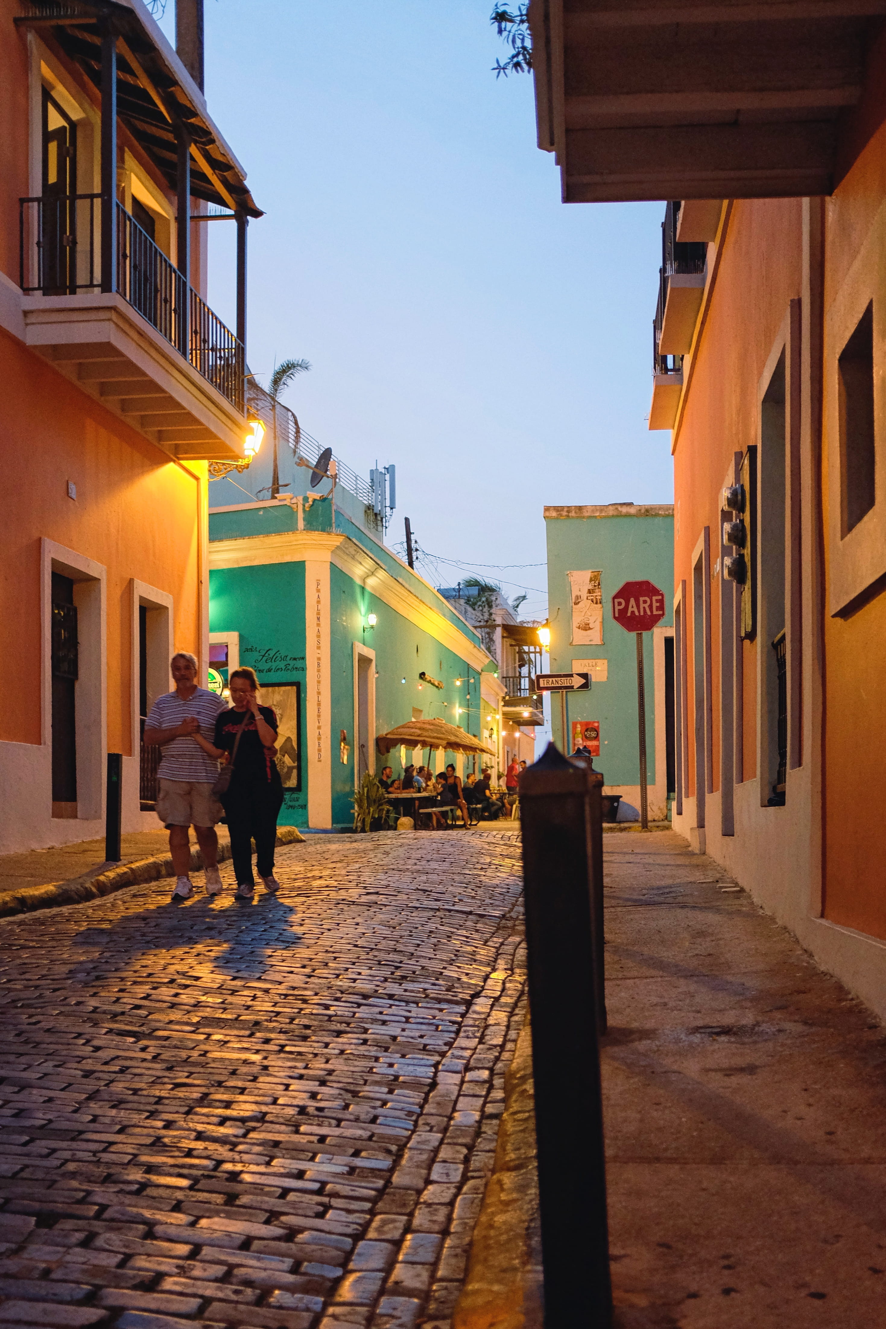 footpath, women, old san juan, leisure activity, positive emotion, men, building, sky, outdoors, puerto rico, travel, couple, full length, cafe, people, Phone HD Wallpaper