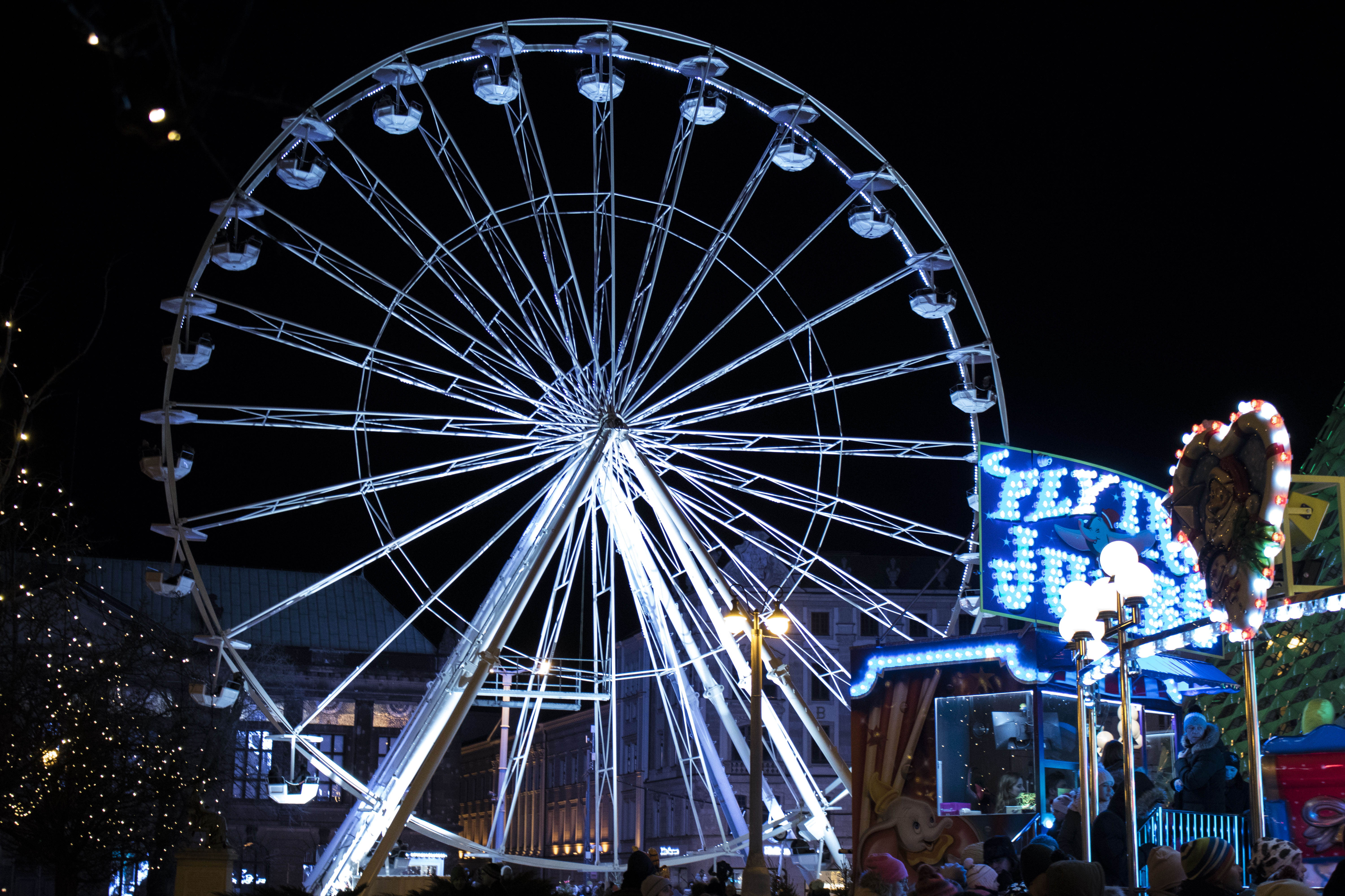 geometric shape, carnival, outdoors, lamp post, amusement park ride, carnival - celebration event, illuminated, fairground, evening, no people, christmas market, HD Wallpaper
