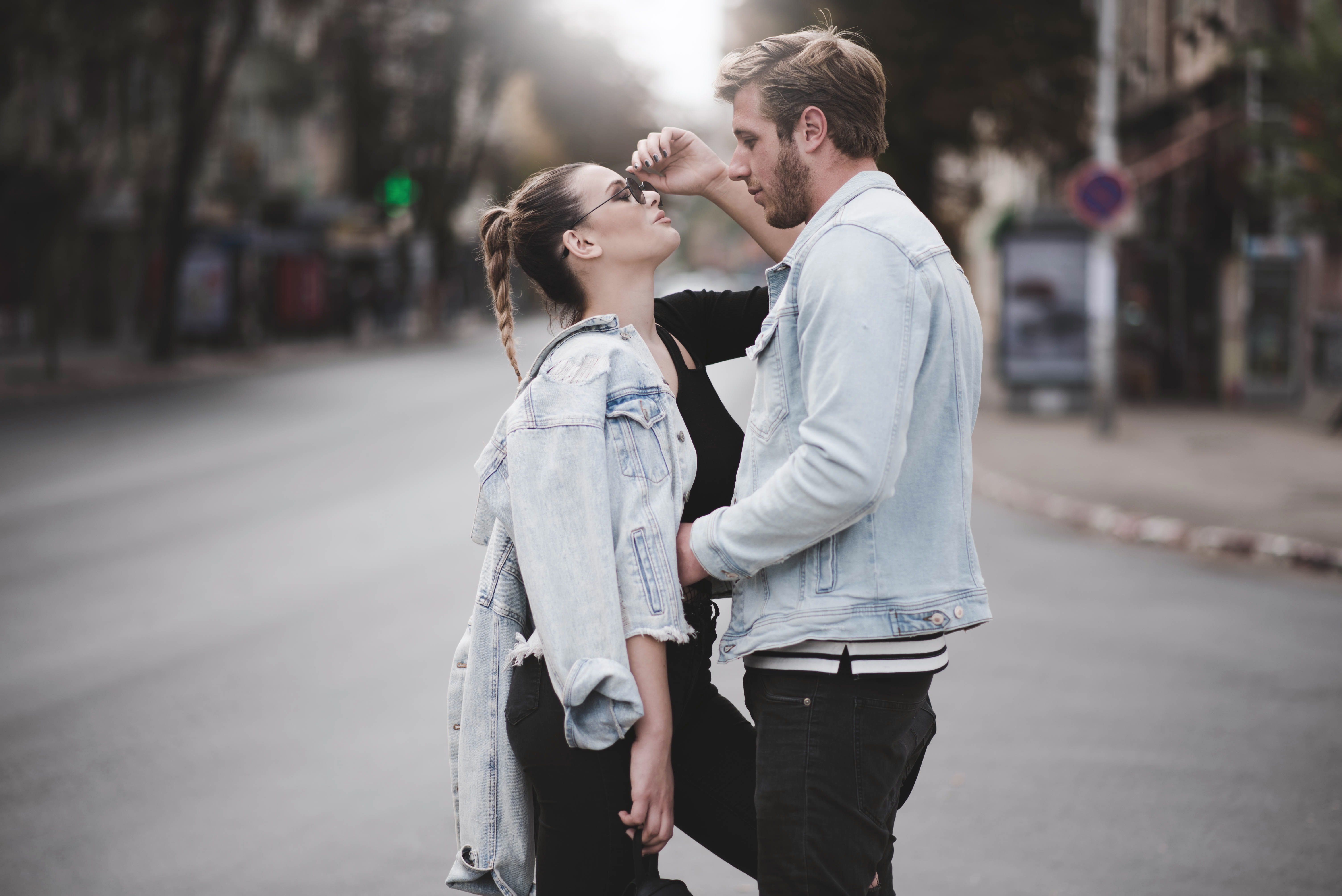 standing, love, young men, hair, woman, real people, beautiful, denim jacket, blond hair, heterosexual couple, women, posing, sunglasses, positive emotion, HD Wallpaper