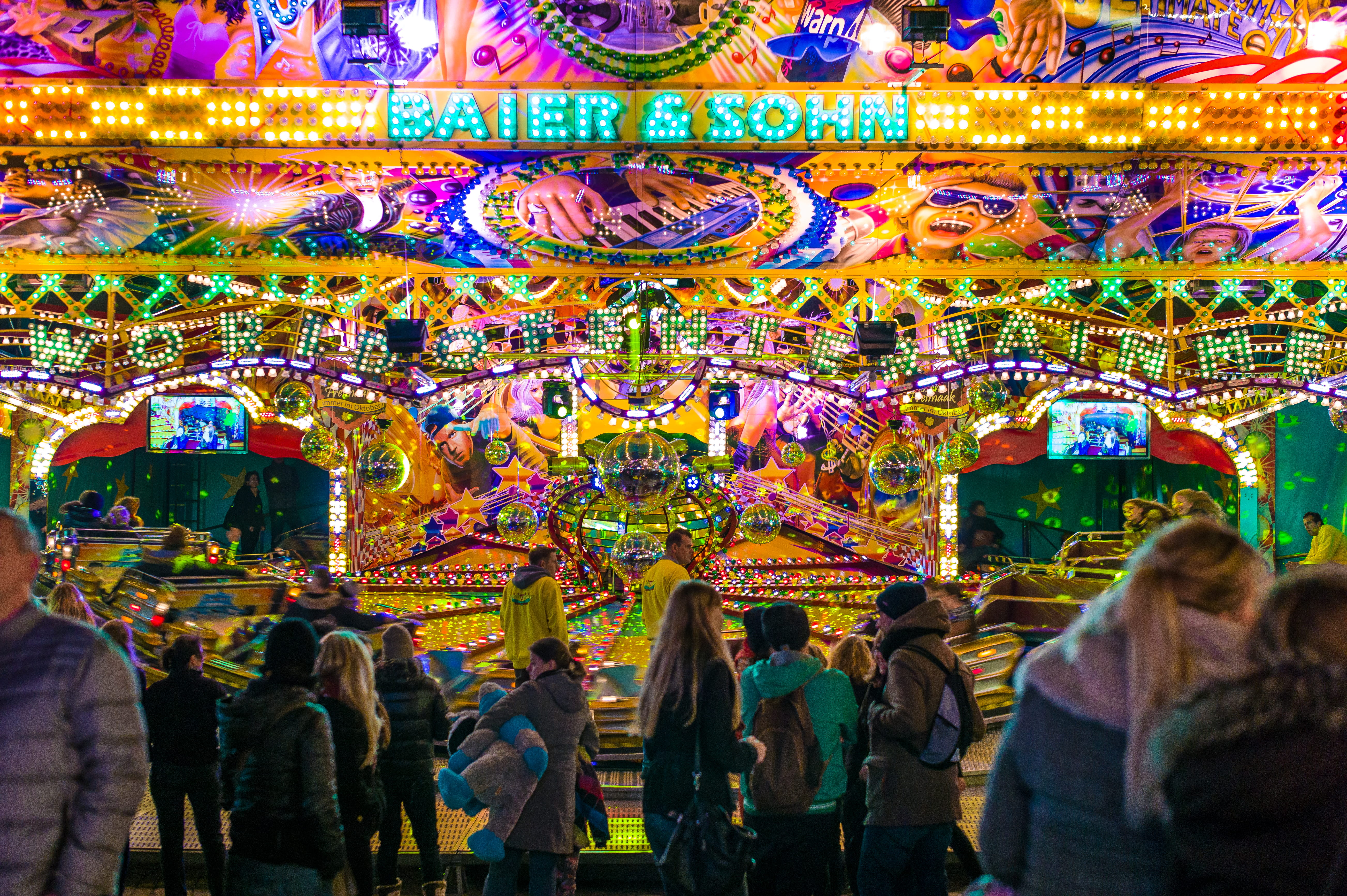 multi colored, 5K, art and craft, tourist, leisure activity, rides, large group of people, sohn, men, built structure, illuminated, colourful, amusement, HD Wallpaper