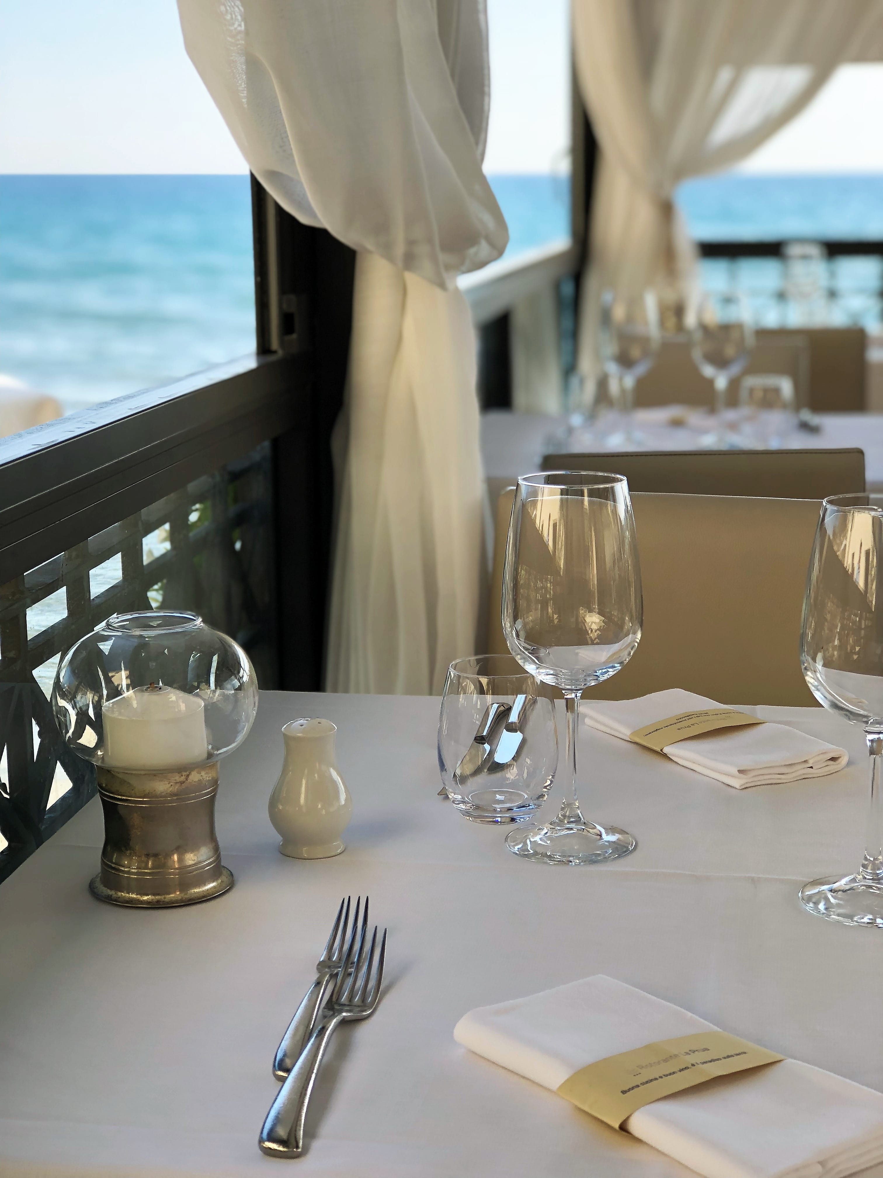 sea, sky, household equipment, mediterranean, kitchen utensil, plate, place setting, clouds, glass, refreshment, nature, restaurant, table knife, no people, Phone HD Wallpaper