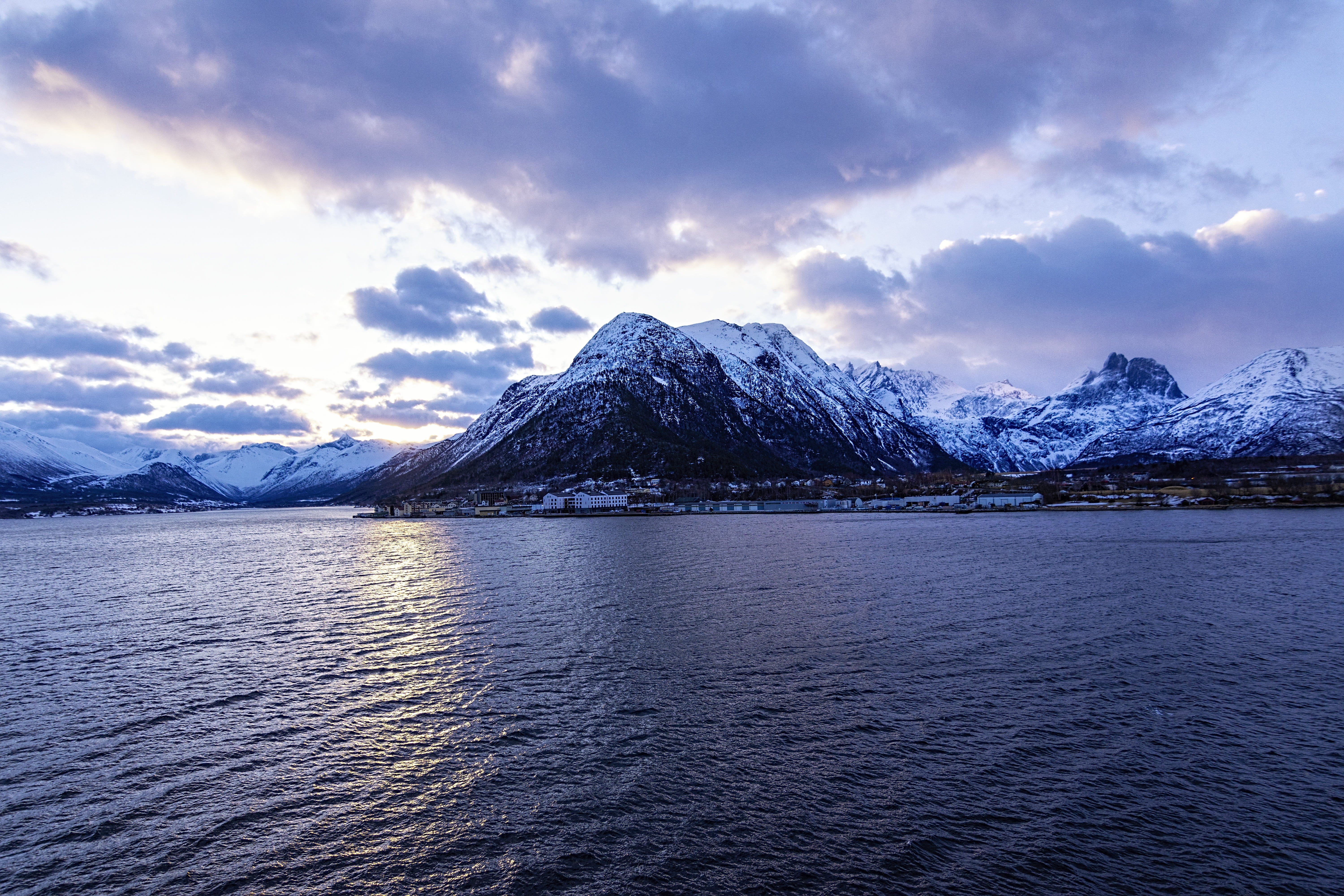 water, andalsnes, lake, mountains, mountain, no people, scenics - nature, beauty, winter, scenery, beauty in nature, mountain peak, daybreak, nature, waterfront, HD Wallpaper