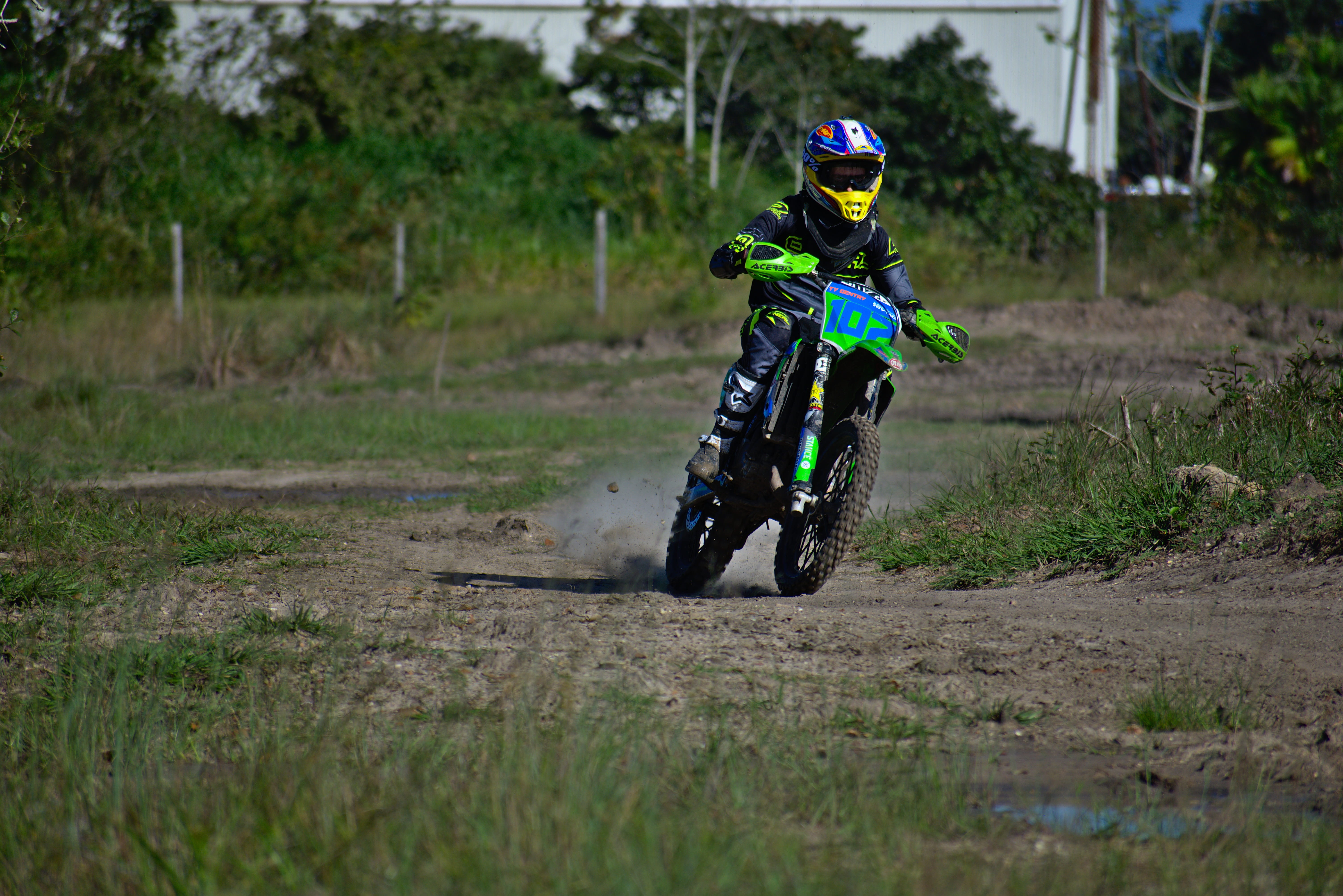 crash helmet, headwear, real people, plant, transportation, helmet, motorcycle, competition, mud, wheel, riding, protective sportswear, full length, motocross, HD Wallpaper