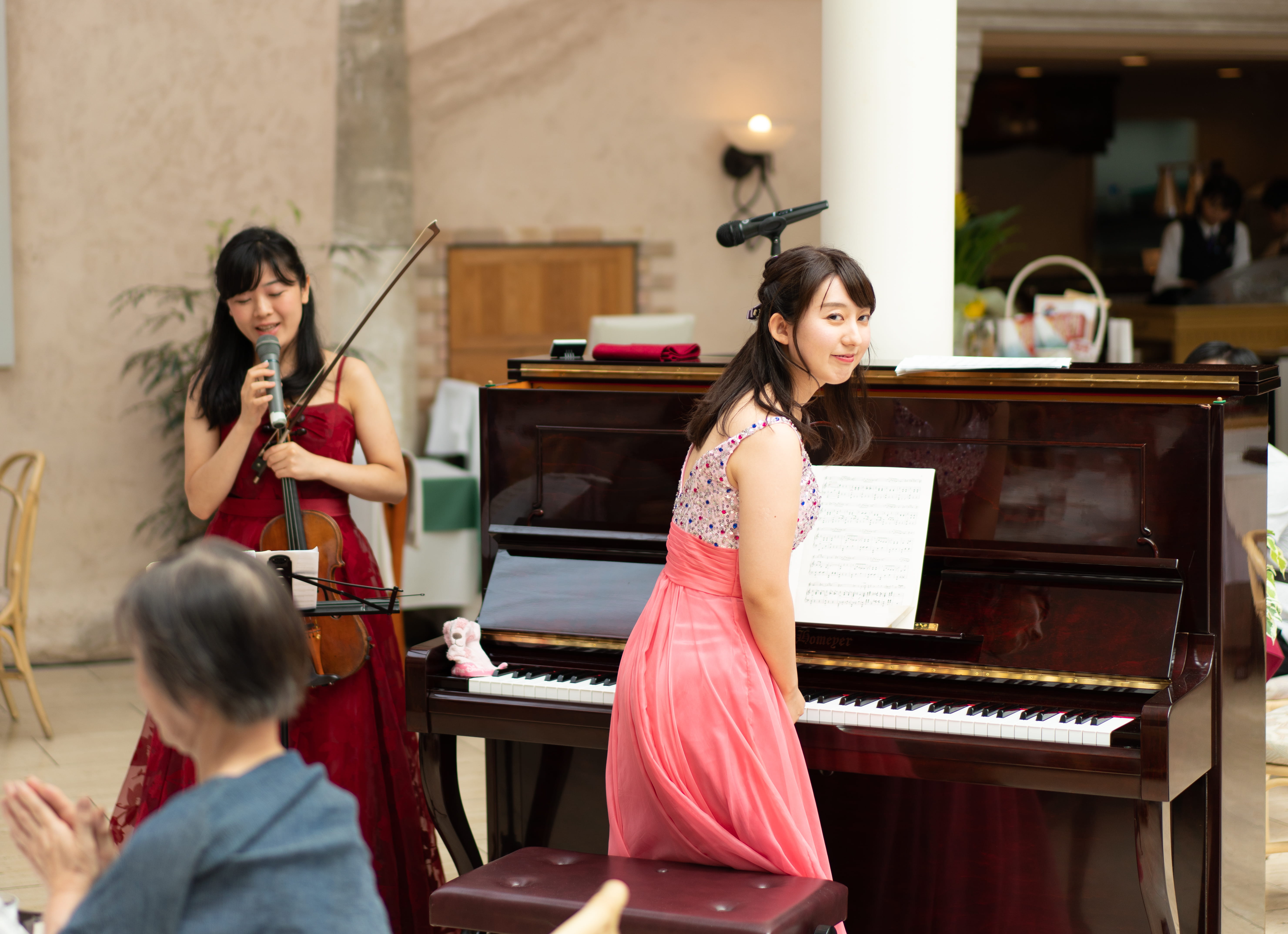 arts culture and entertainment, adult, pianist, skill, 5K, musical equipment, female, musical instrument, people, clothing, fiddle, human, performing arts event, HD Wallpaper
