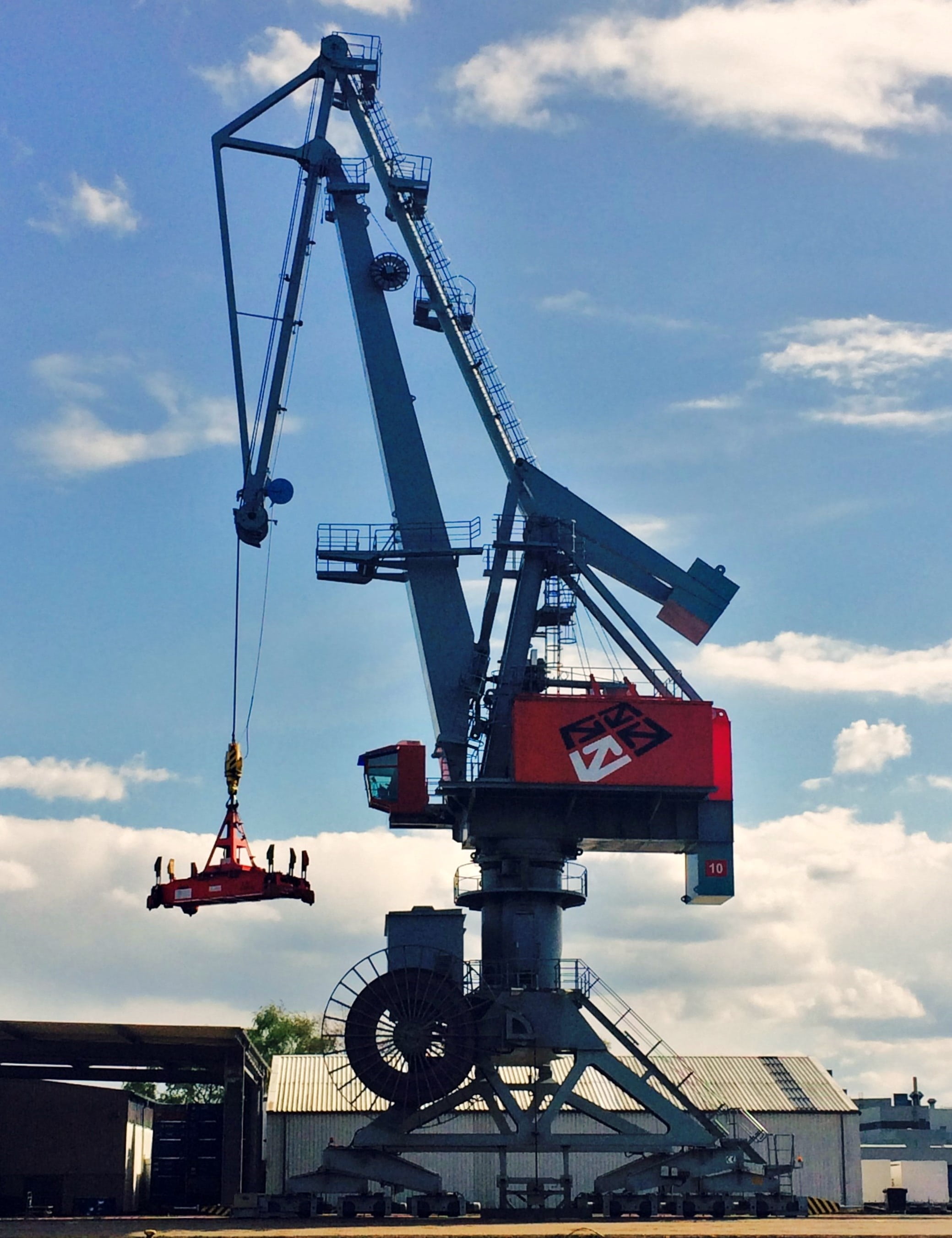 crane, business, shipping, 2K, nature, outdoors, industrial area, construction equipment, industry, transportation, cloud - sky, harbour crane, industrial equipment, Phone HD Wallpaper