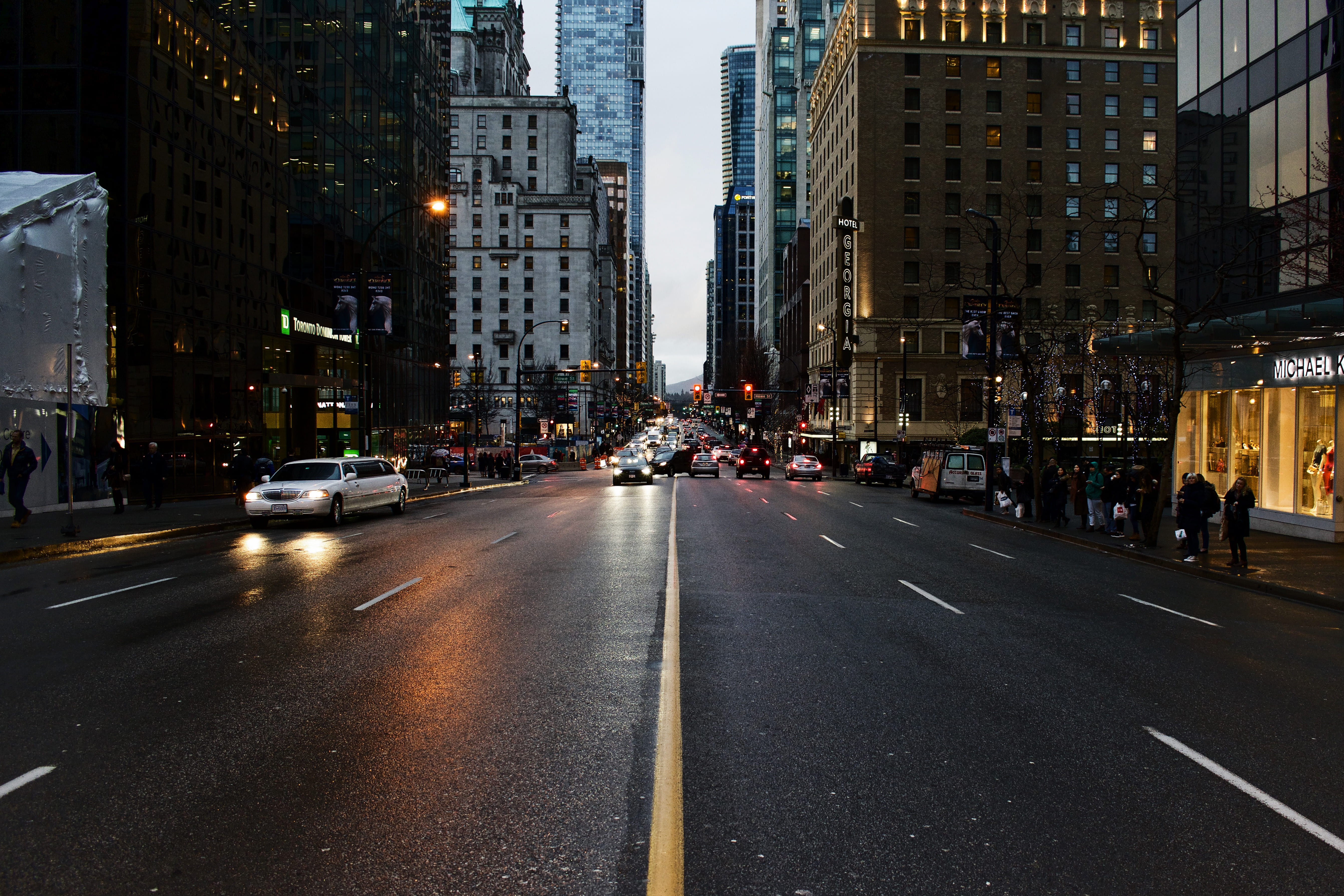 buildings, incidental people, skyscraper, direction, uSA, concrete, building, city street, car, sign, urban, office building exterior, cars, avenue, street, HD Wallpaper