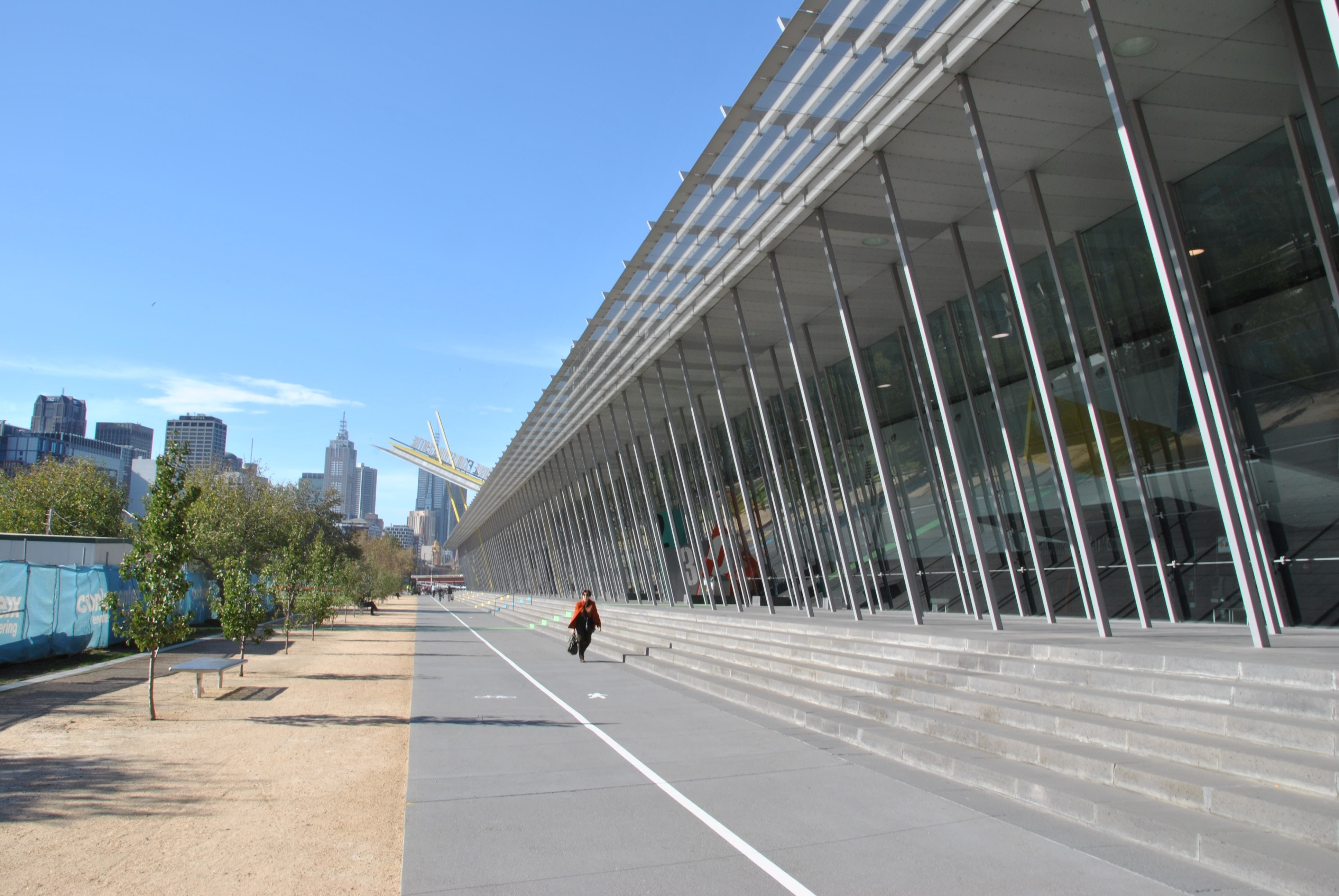 australia, city, modern, transportation, built structure, direction, clear sky, nature, road, convention and exhibition centre, outdoors, people, sunlight, HD Wallpaper