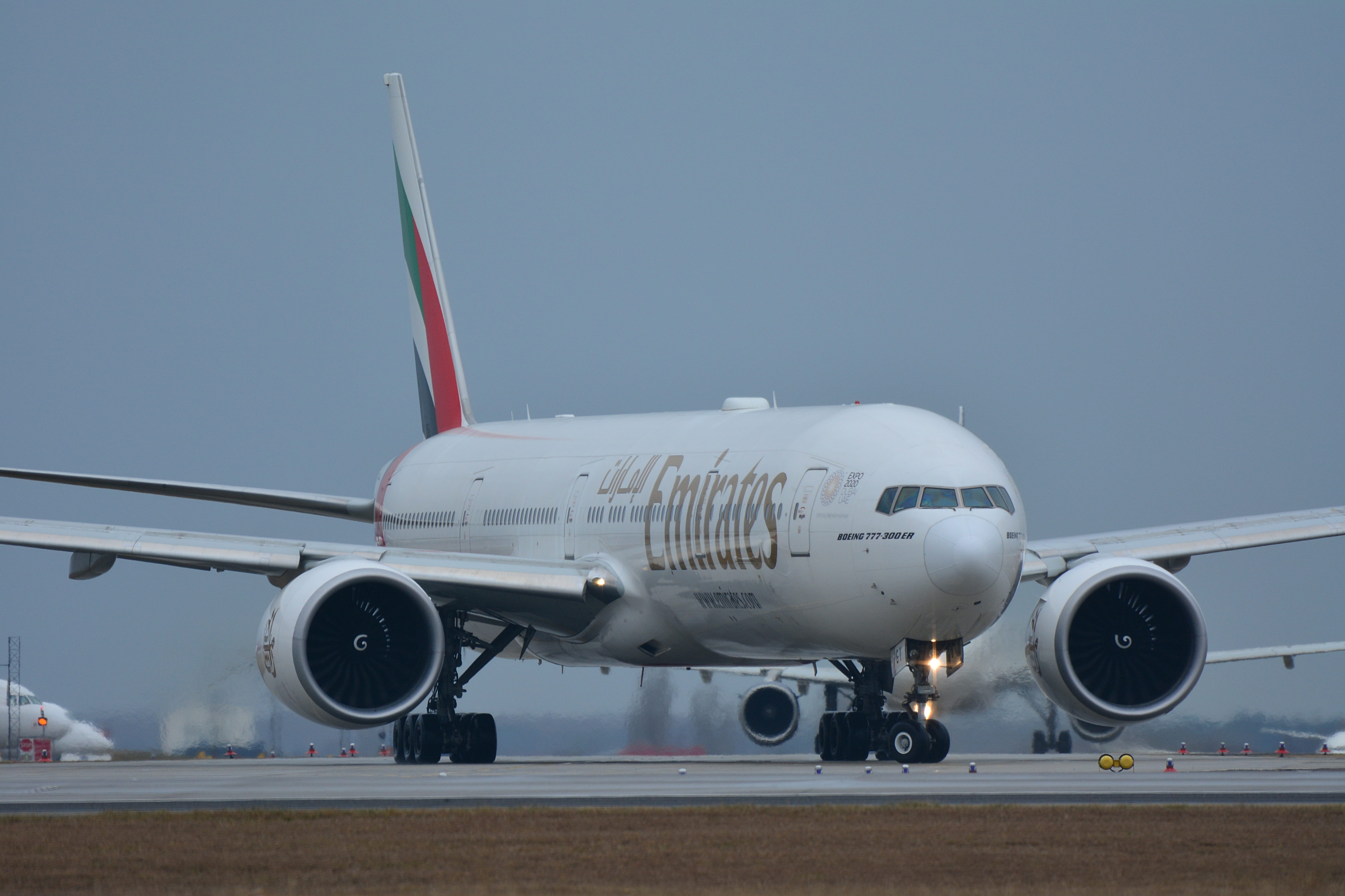 777, air vehicle, red, arrival, transportation, mode of transportation, travel, nature, outdoors, commercial airplane, aircraft, engine, sky, flight, jet engine, HD Wallpaper