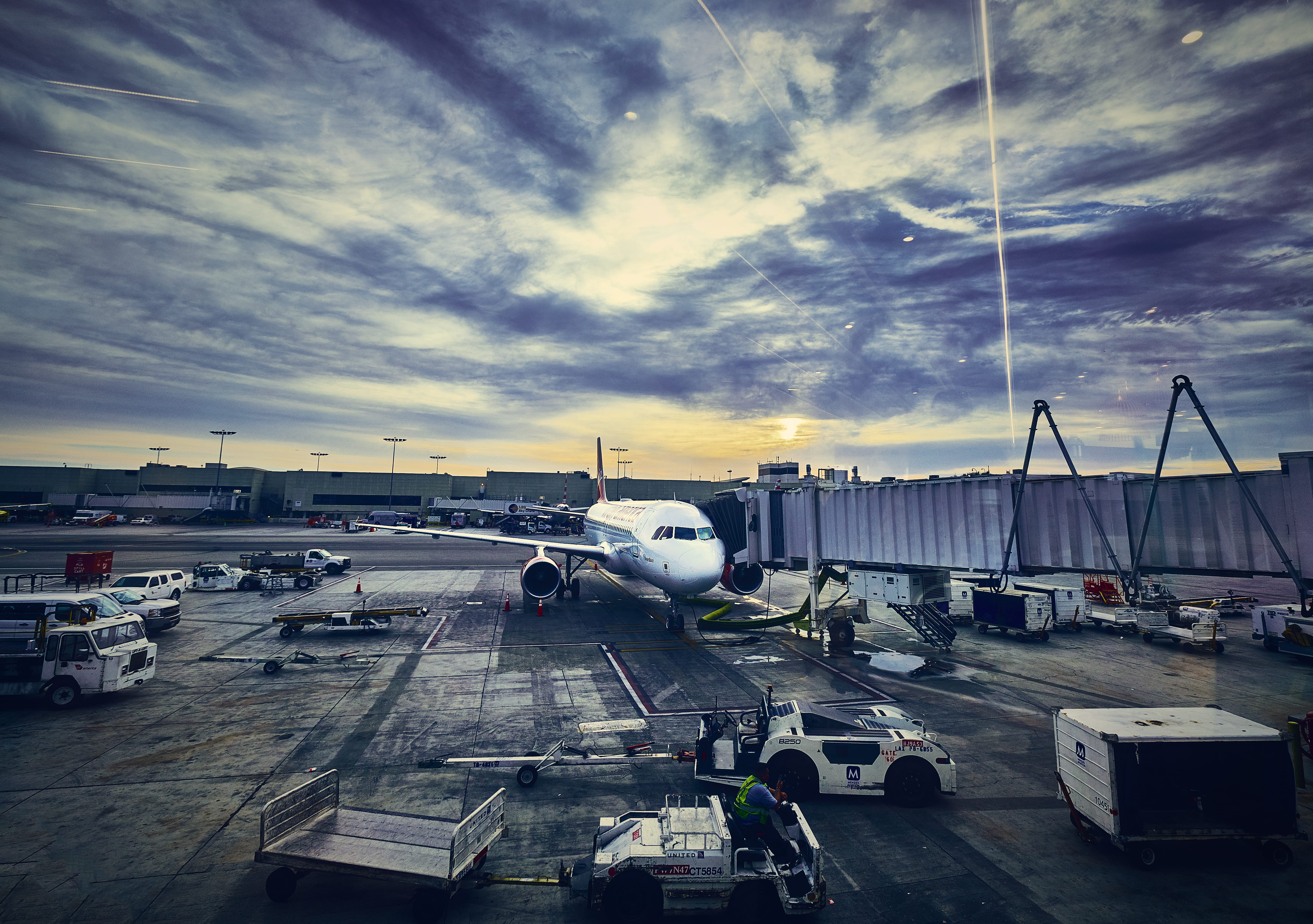 commercial airplane, airport runway, los angeles international airport, airplane, air vehicle, no people, transportation, 5K, travel, sky, passenger boarding bridge, HD Wallpaper