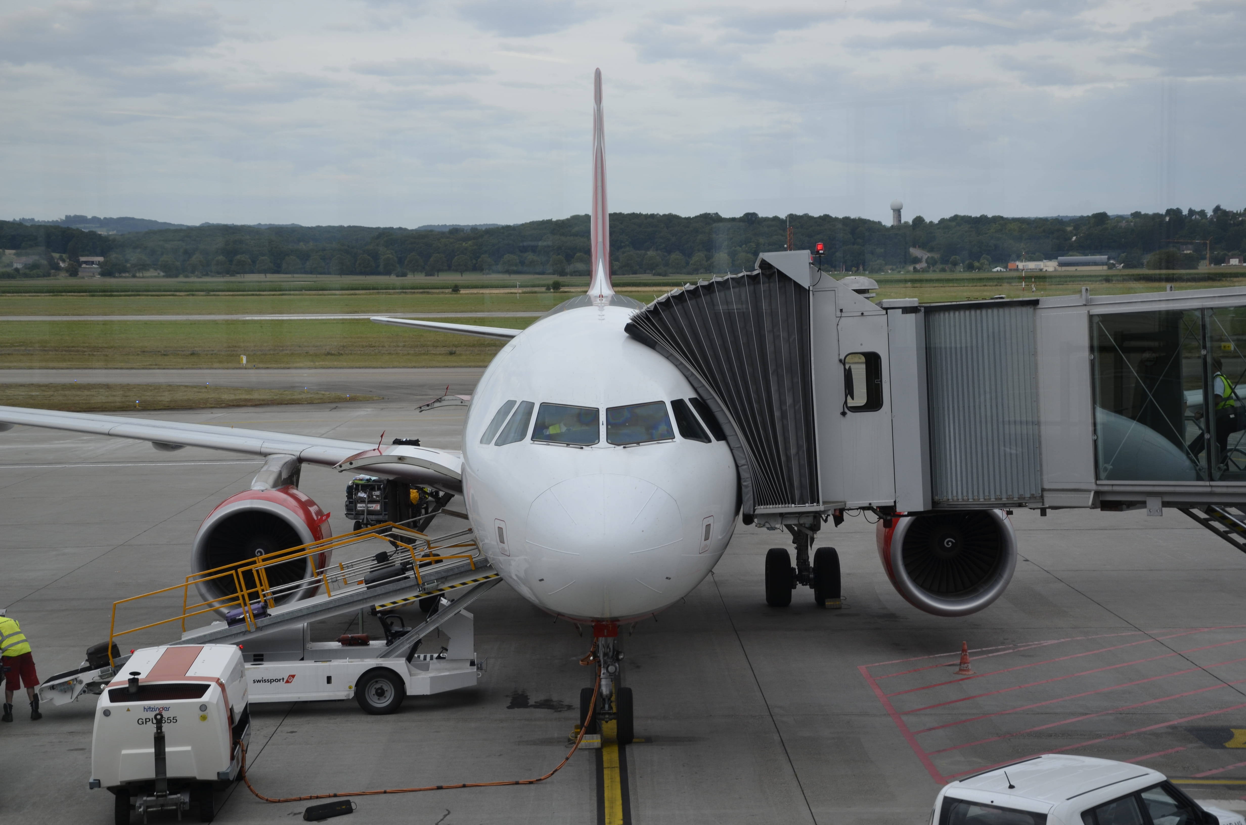 saint-louis, incidental people, plane, stationary, easyjet, airport runway, mode of transportation, cloud - sky, airport, 4K, outdoors, sky, arrival, passenger boarding bridge, HD Wallpaper