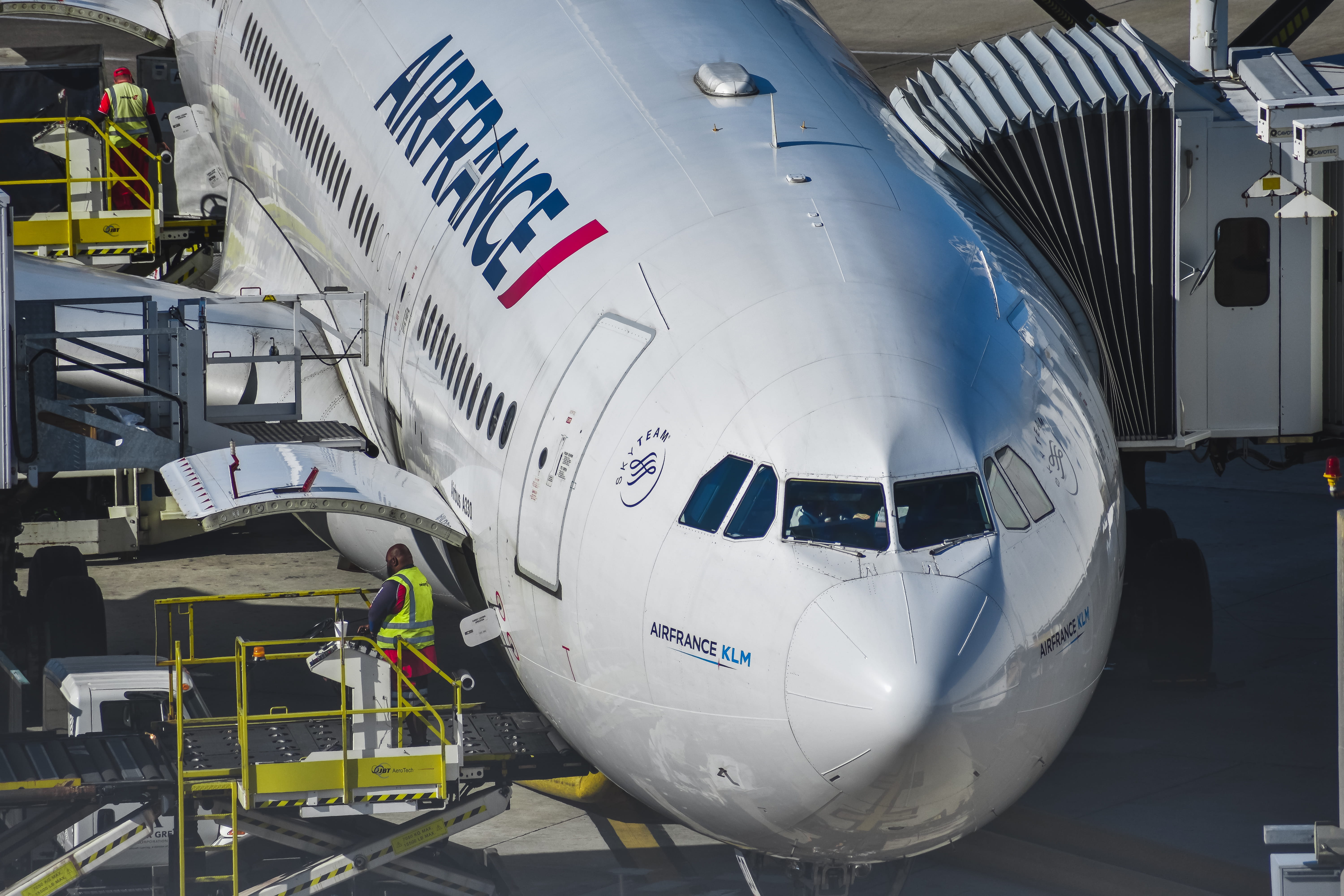 outdoors, mode of transportation, air, white, no people, public transportation, nature, aerospace industry, airport, connection, jet engine, airport runway, HD Wallpaper