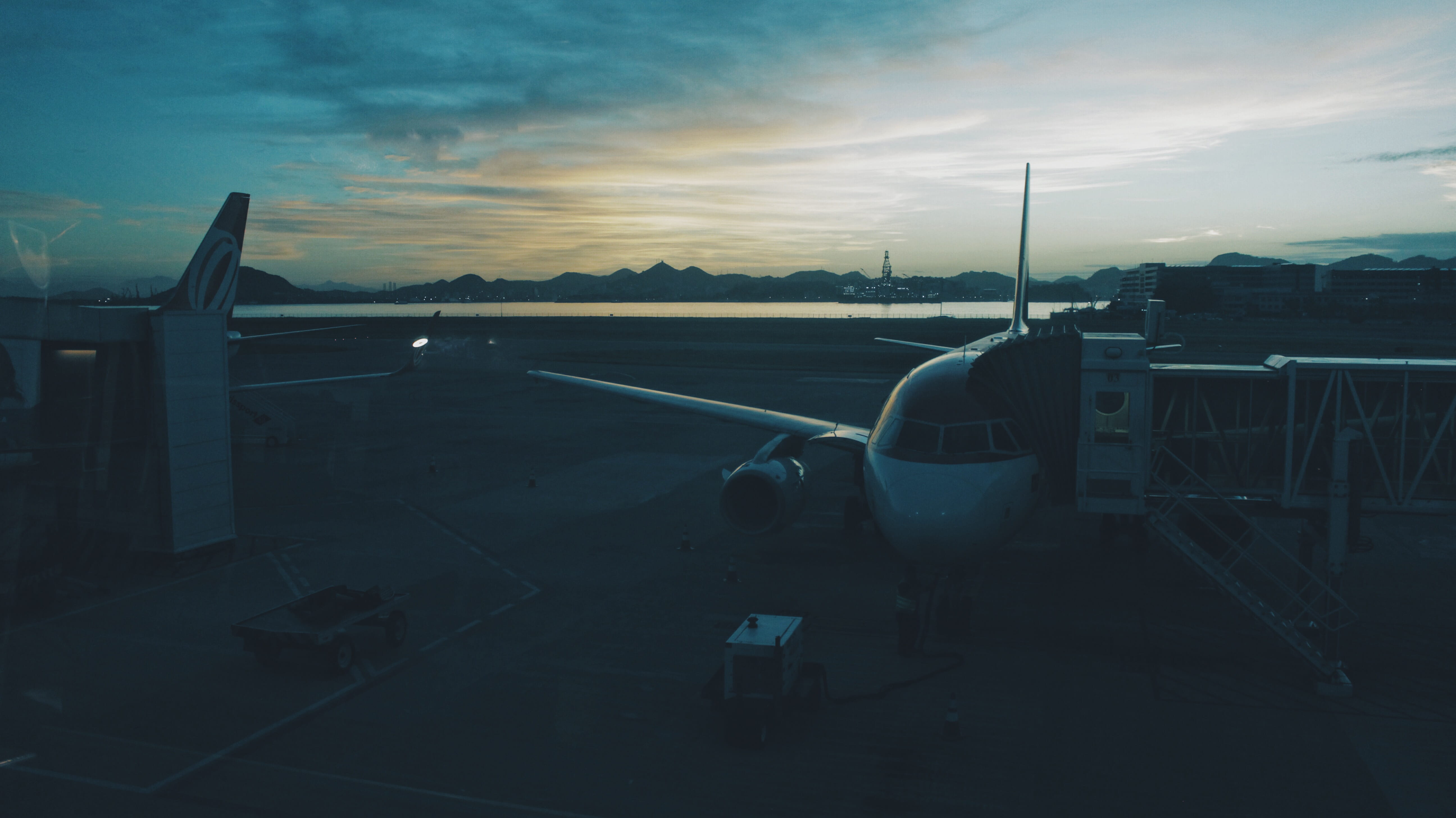air vehicle, sunset, outdoors, cloud - sky, 5K, airport, airplane, sea, travel, architecture, runway, airport runway, passenger boarding bridge, orange color, HD Wallpaper