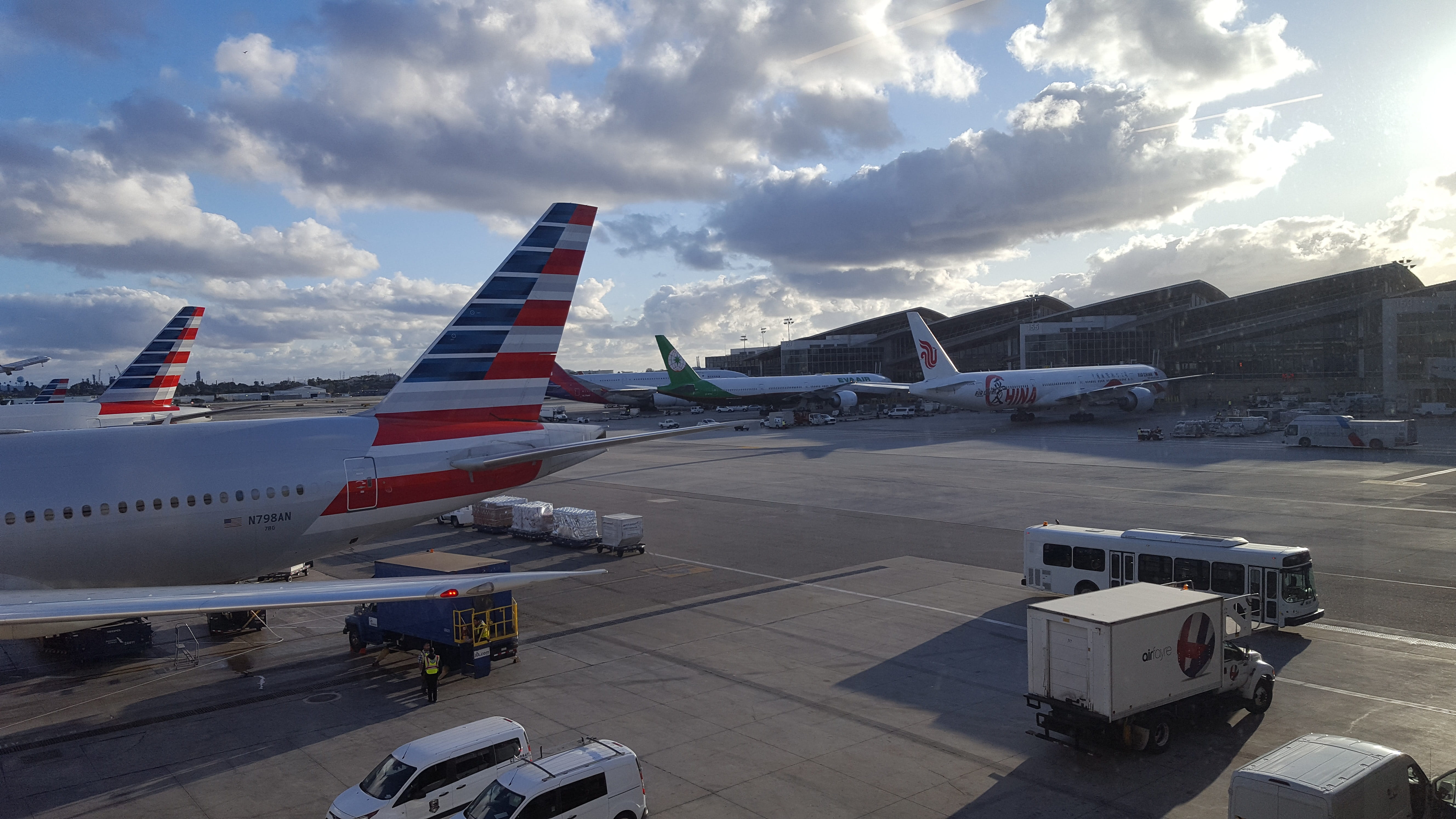public transportation, sky, incidental people, plane, 5K, aircraft, airport, mode of transportation, day, vehicle, air vehicle, airport runway, cloud - sky, HD Wallpaper