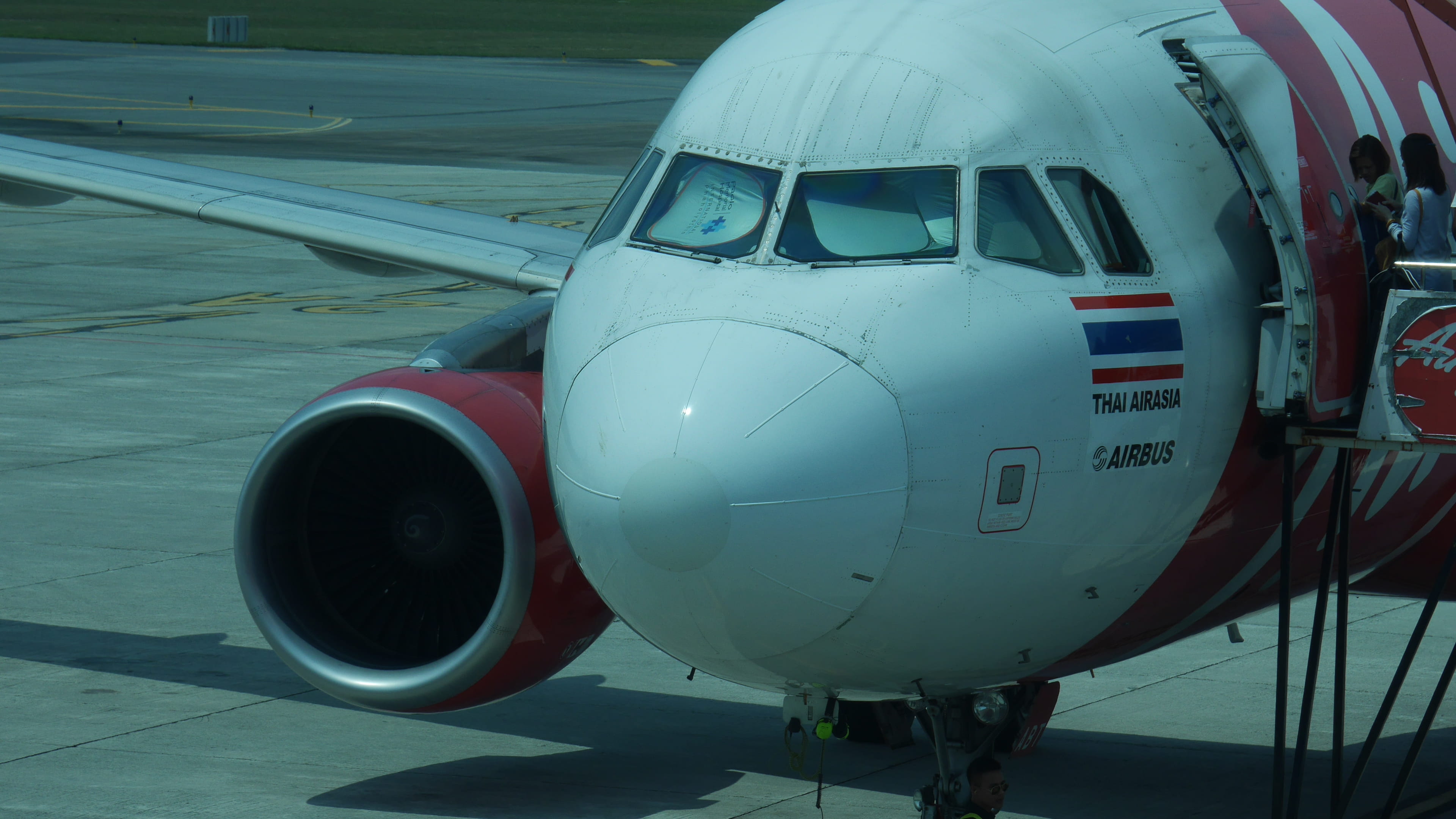 stationary, airasia, mode of transportation, 4K, passenger boarding bridge, arrival, public transportation, no people, outdoors, air vehicle, airbus, nature, HD Wallpaper