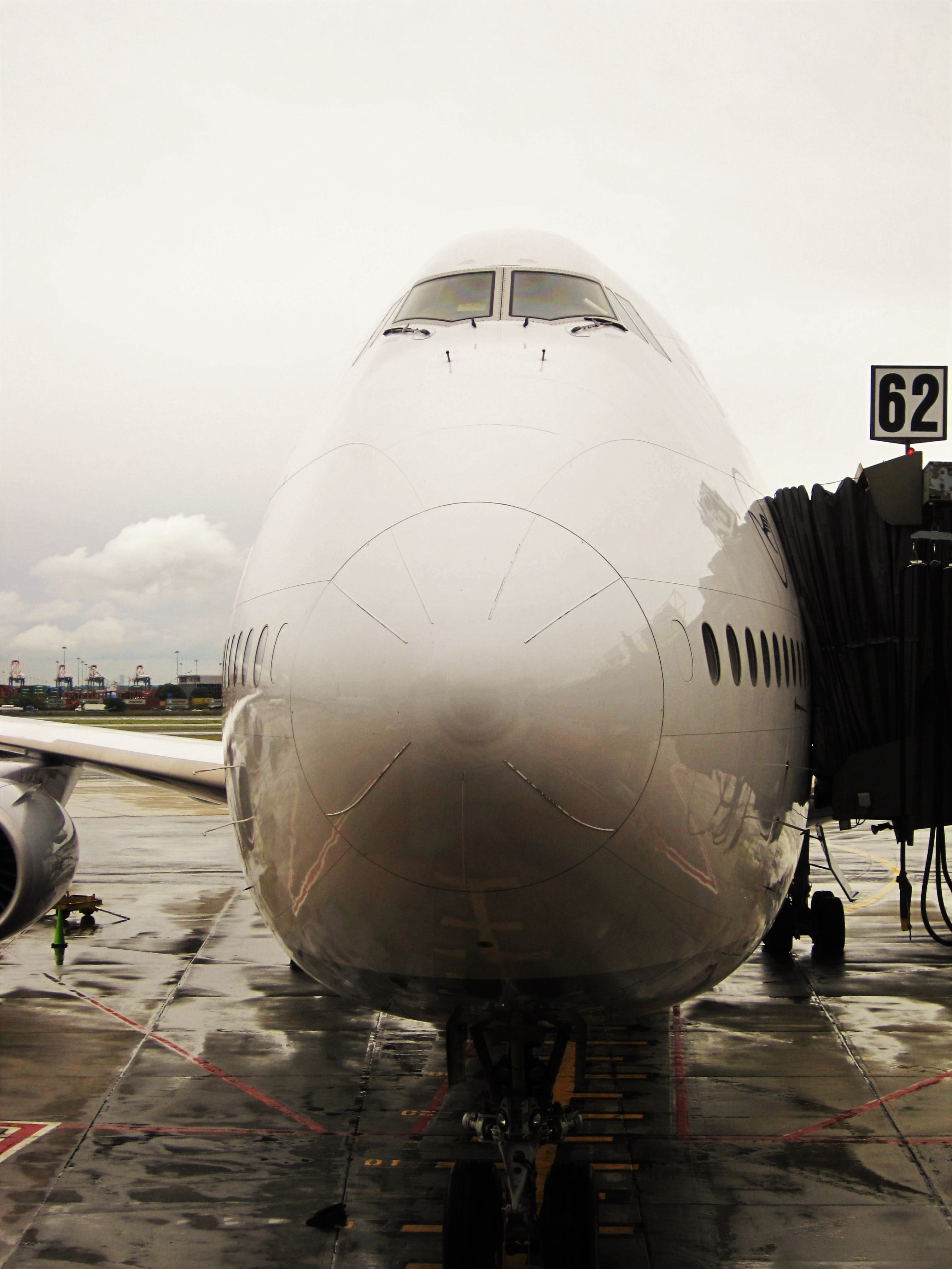 nature, journey, lh, holiday, outdoors, no people, mode of Transport, lh boeing 747, gangway, aviation, day, passenger boarding bridge, airport terminal, Phone HD Wallpaper
