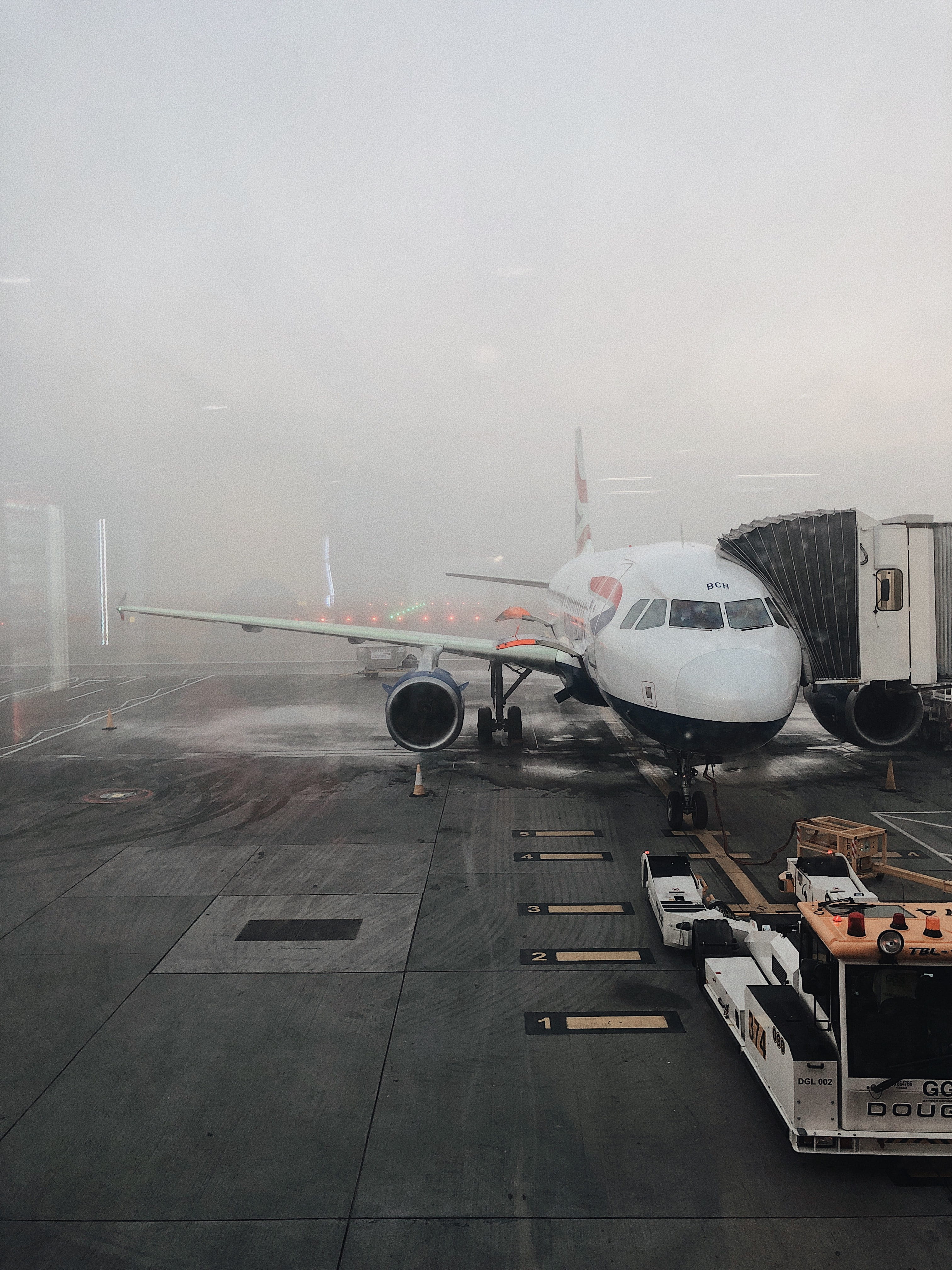 transportation system, passenger boarding bridge, commercial airplane, stationary, mode of transportation, window, airplane, no people, aircraft, sky, airport, Phone HD Wallpaper