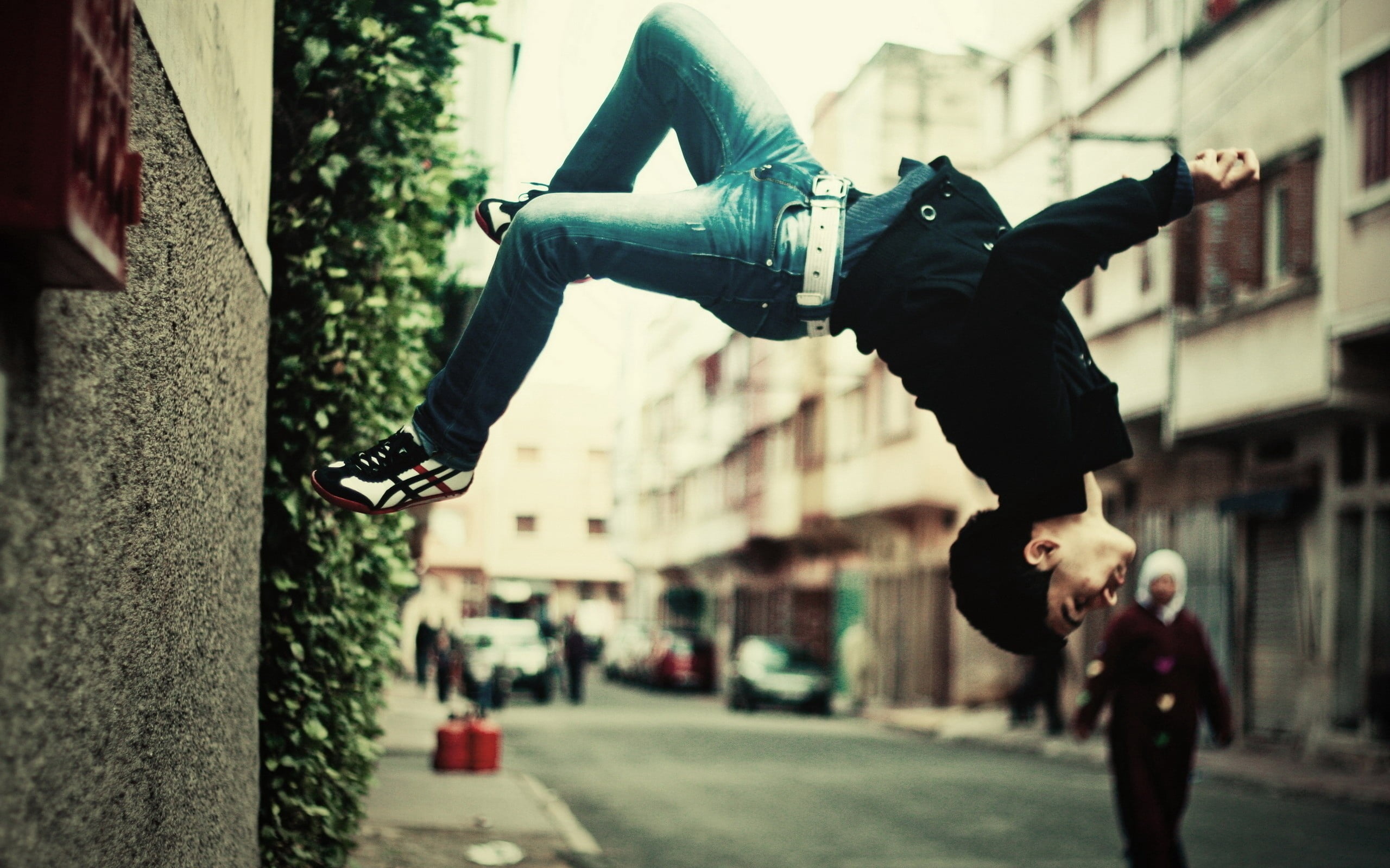 cool, enjoyment, wall, caucasian Ethnicity, urban Scene, people, transportation, built structure, copy Space, jumping, young Men, leisure activity, incidental people, HD Wallpaper
