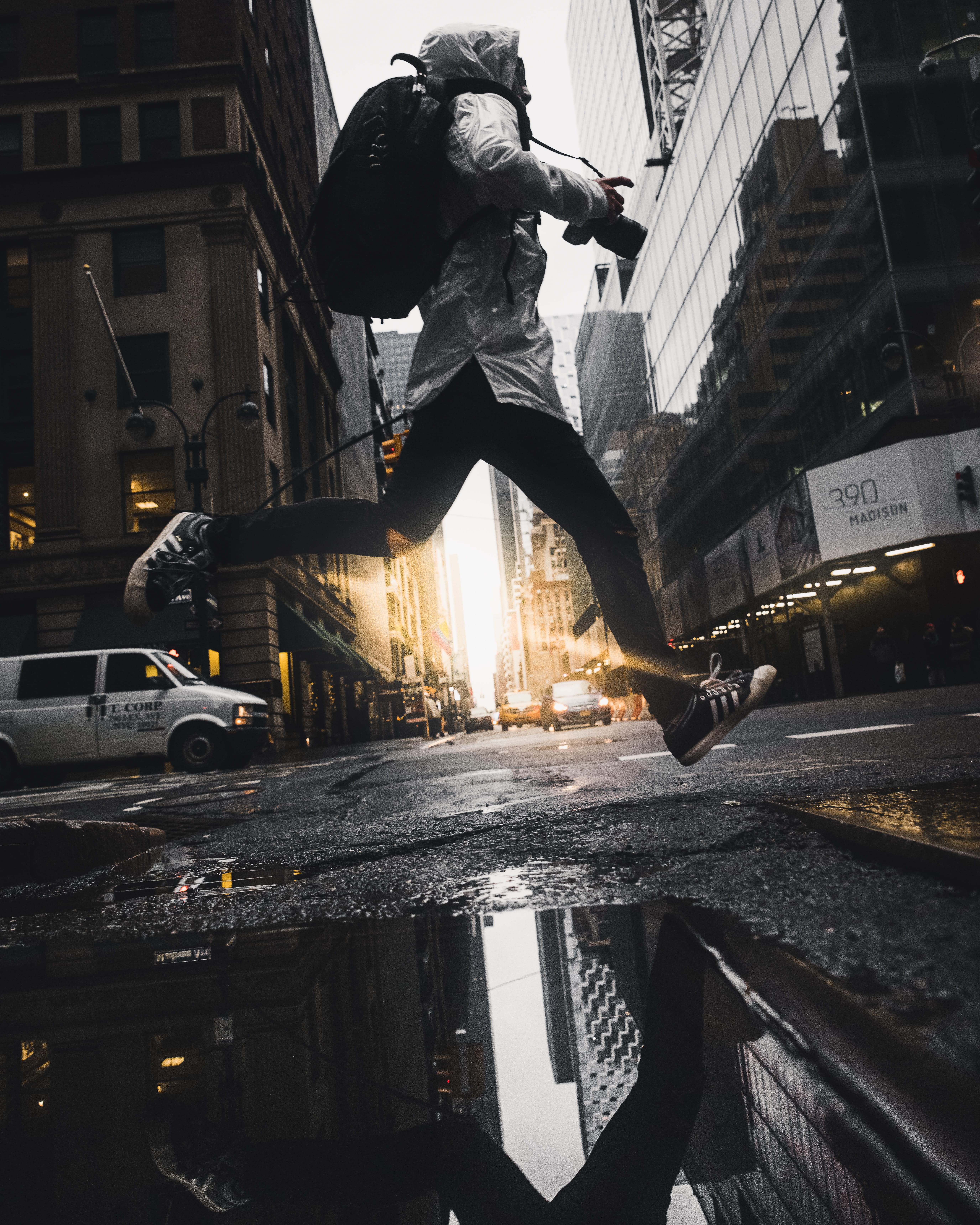 car, paddle, young adult, lensflare, daylight, real people, one person, 5K, middle, outdoors, person, street, city life, human arm, full length, nature, Phone HD Wallpaper