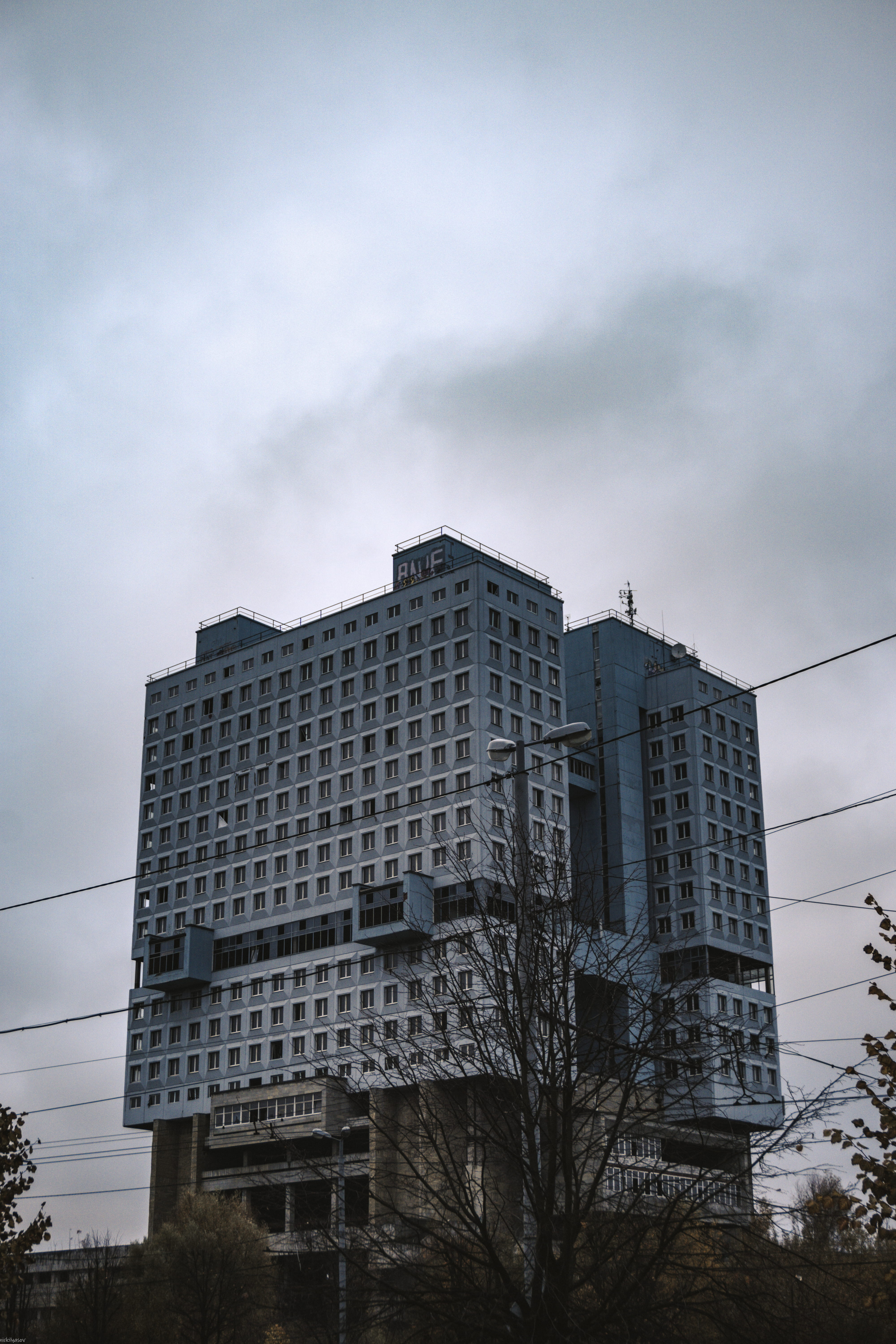 residential district, city, abandoned house, skyscraper, built structure, industry, 5K, low angle view, gray sky, office building exterior, architecture, Phone HD Wallpaper