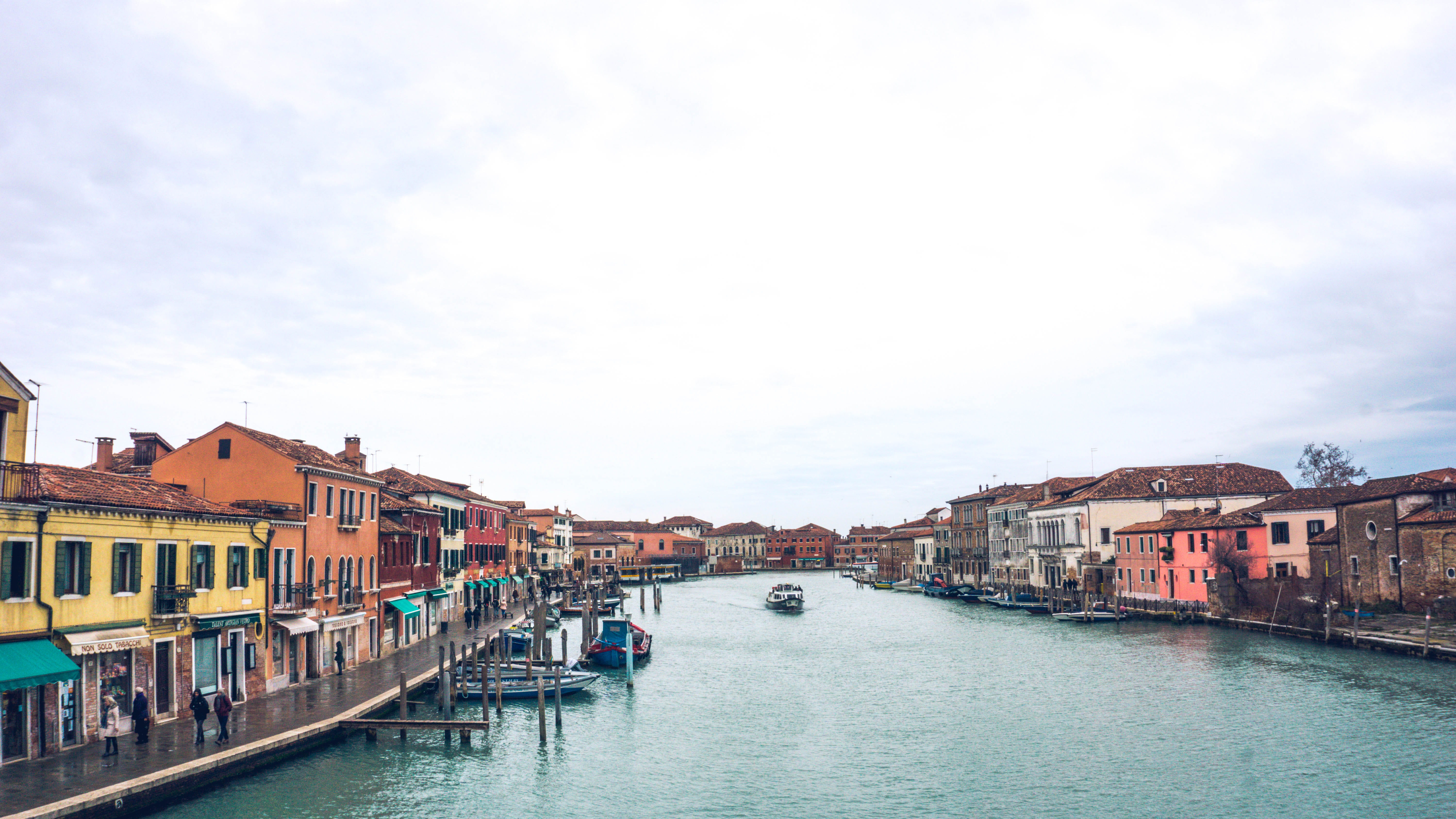 boat, city, 5K, mode of transportation, sky, nature, residential district, river, building exterior, house, incidental people, gondola - traditional boat, HD Wallpaper