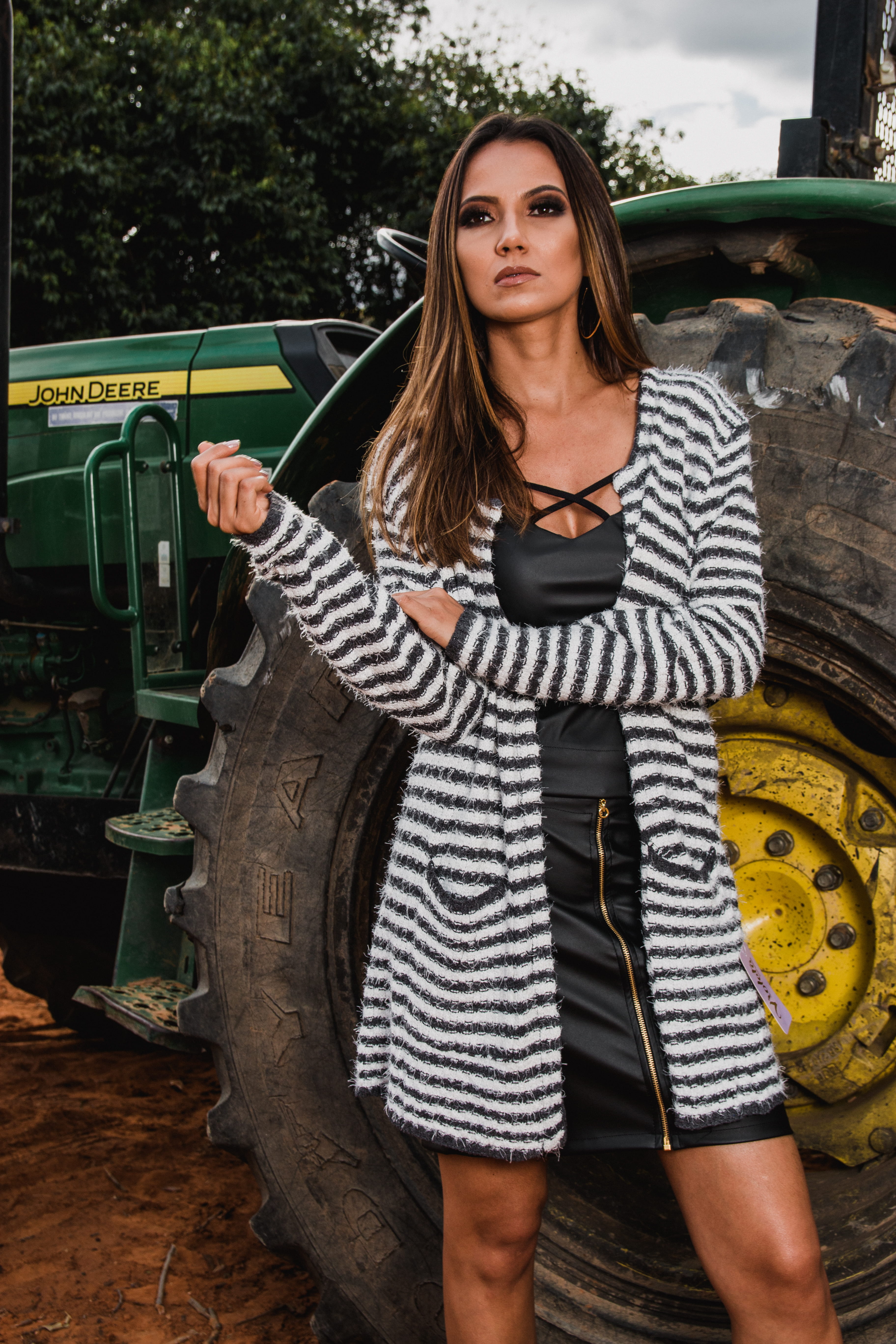 daytim, mode of transportation, long hair, looking at camera, black, john, one person, long, pink, behind, portrait, deere, transportation, casual clothing, Phone HD Wallpaper