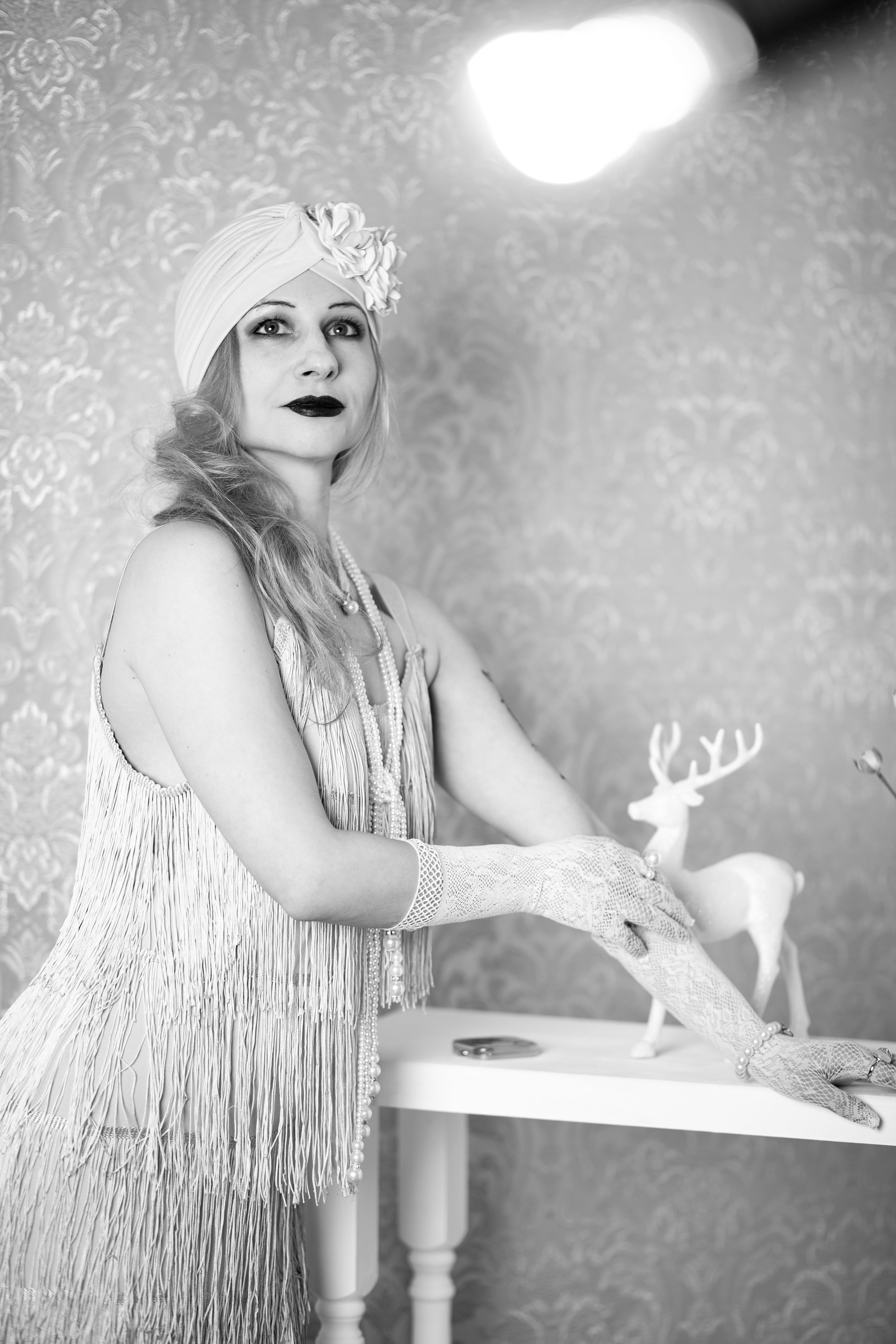 5K, hair, clothing, gatsby, chaplet, modern, one person, indoors, looking at camera, contemplation, vintage, beauty, deer, cinema, young women, art nouveau, Phone HD Wallpaper