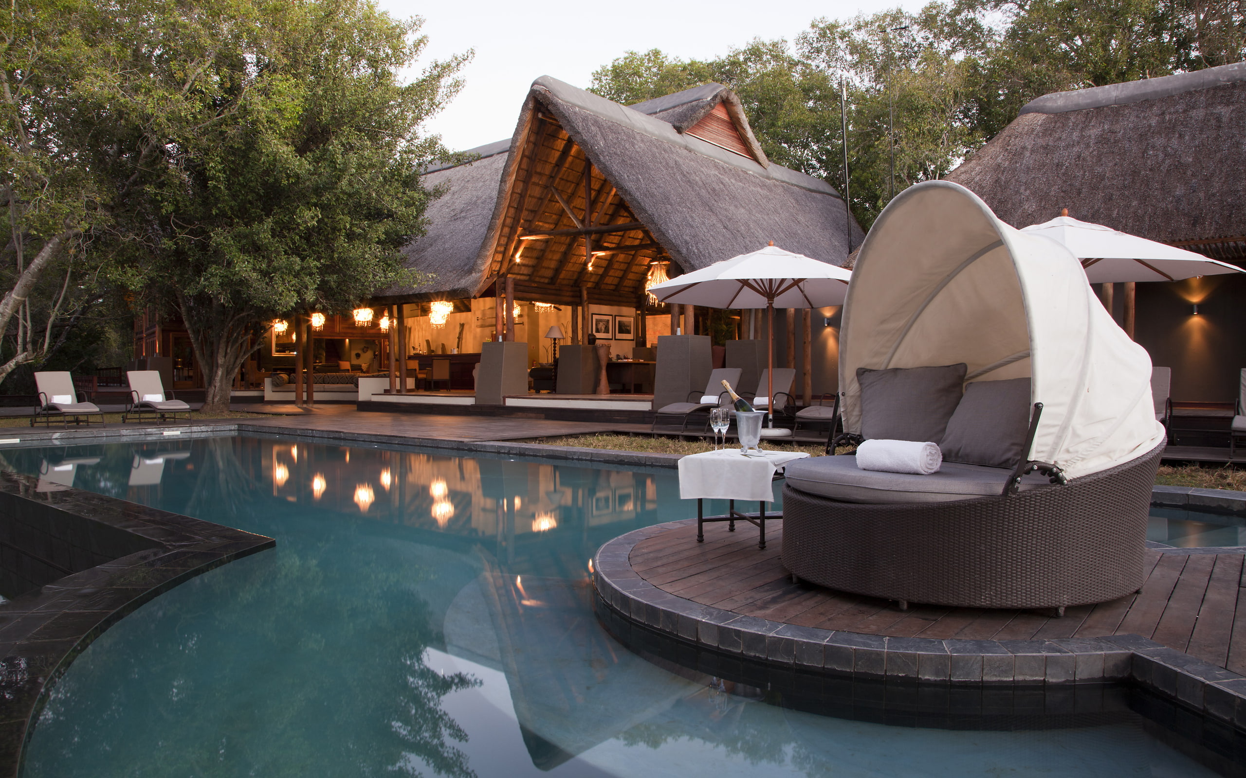vacation, reflection, trees, bungalow, swimming pool, 2K, lights, evening, HD Wallpaper