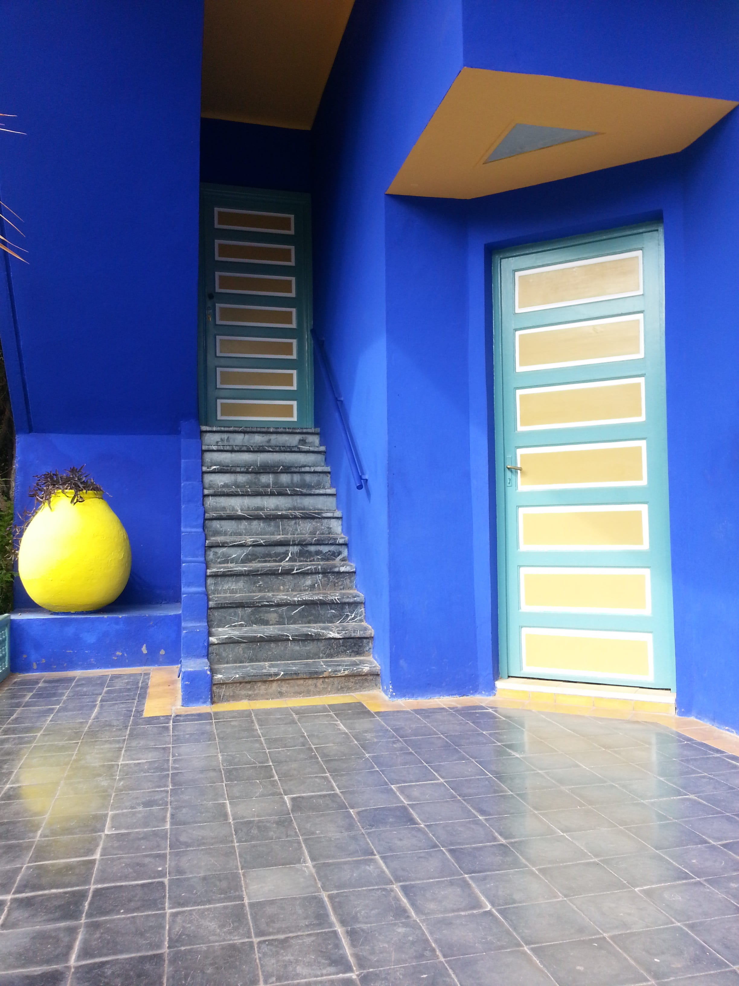 staircase, 2K, illuminated, communication, blue, building exterior, flooring, no people, yellow, sign, majorelle, villa, house, door, tile, marrakech, Phone HD Wallpaper