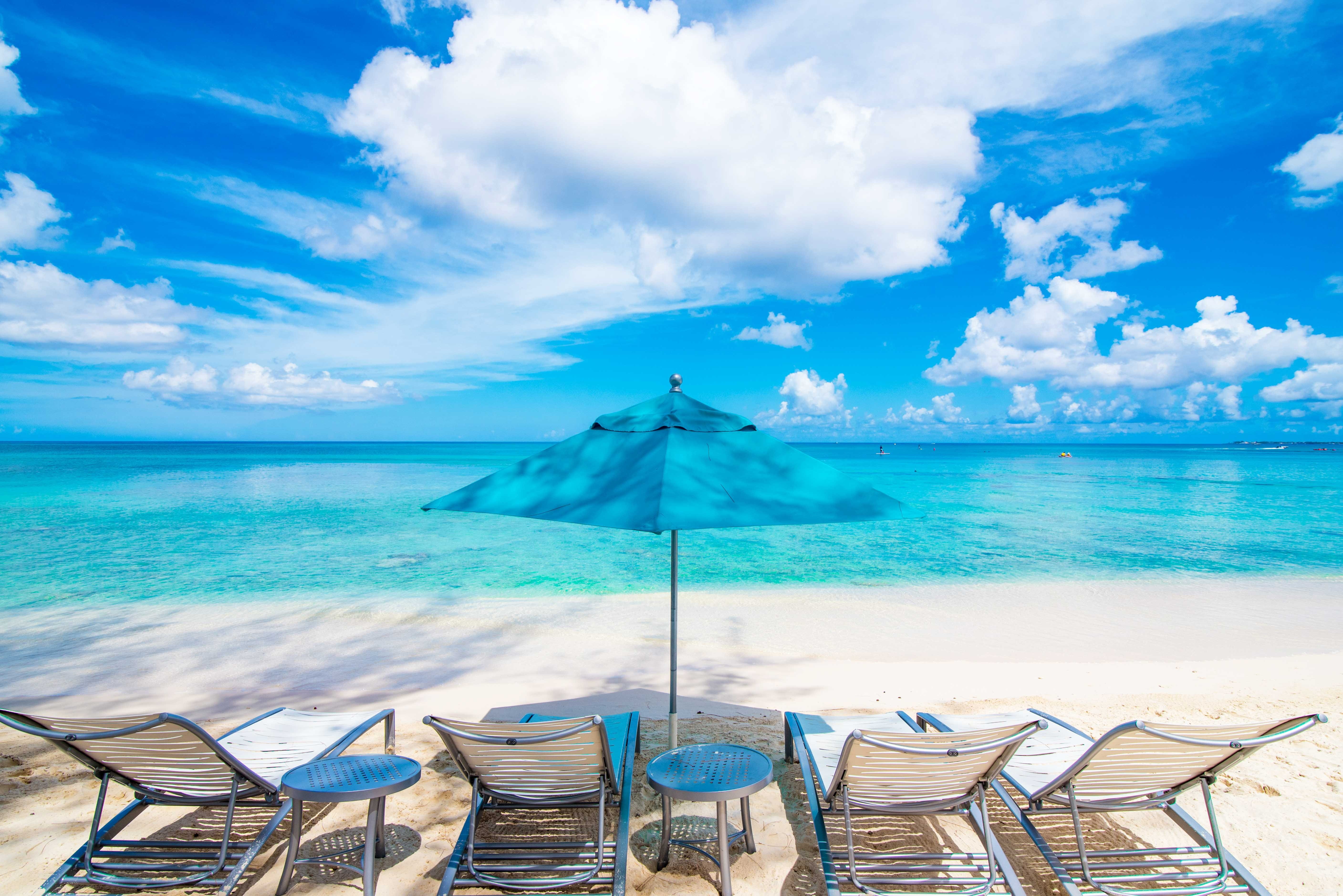 beach chairs, 5K, seven mile beach, trip, turquoise colored, beach, umbrella, scenics - nature, palm tree, sand, vacations, beauty in nature, land, cayman islands, HD Wallpaper