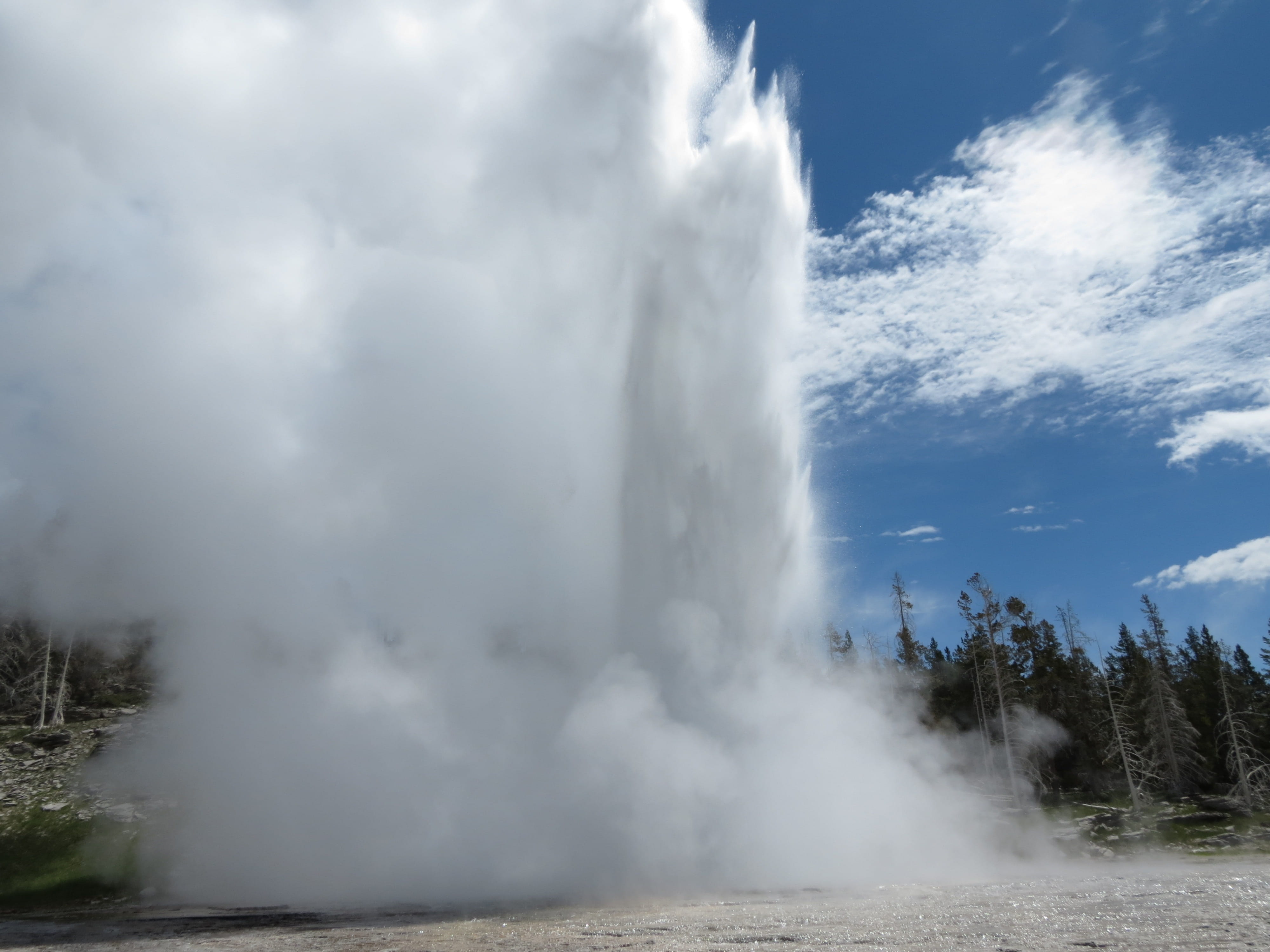 beauty in nature, motion, hot pool, no people, scenic, wild, day, spraying, 4K, cloud - sky, land, nature, water, Feature, geyser, Yellowstone, scenics - nature, HD Wallpaper