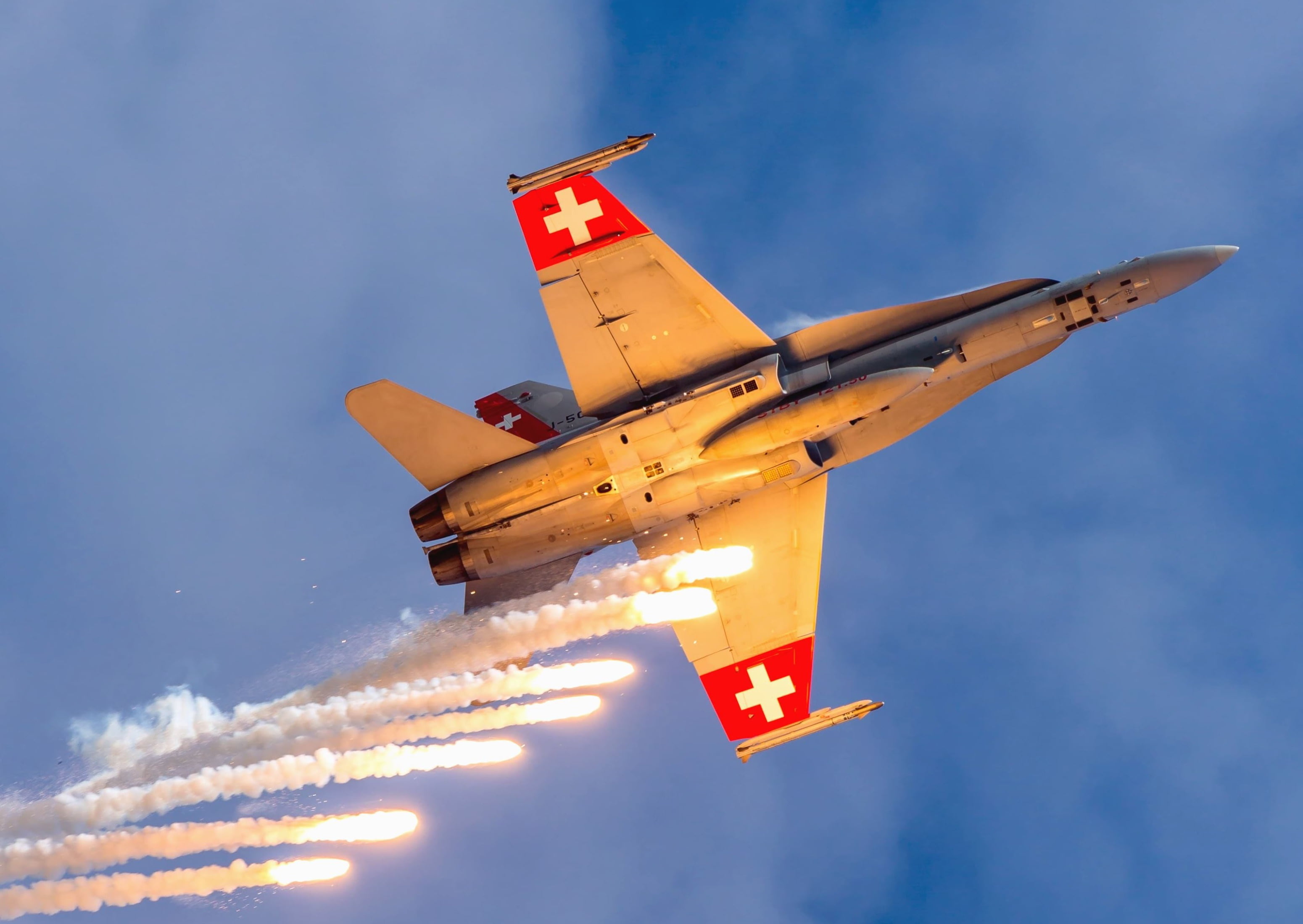 Fighter, The Swiss air force, LTC, 2K, Thermal trap, F/A-18 Hornet, HD Wallpaper